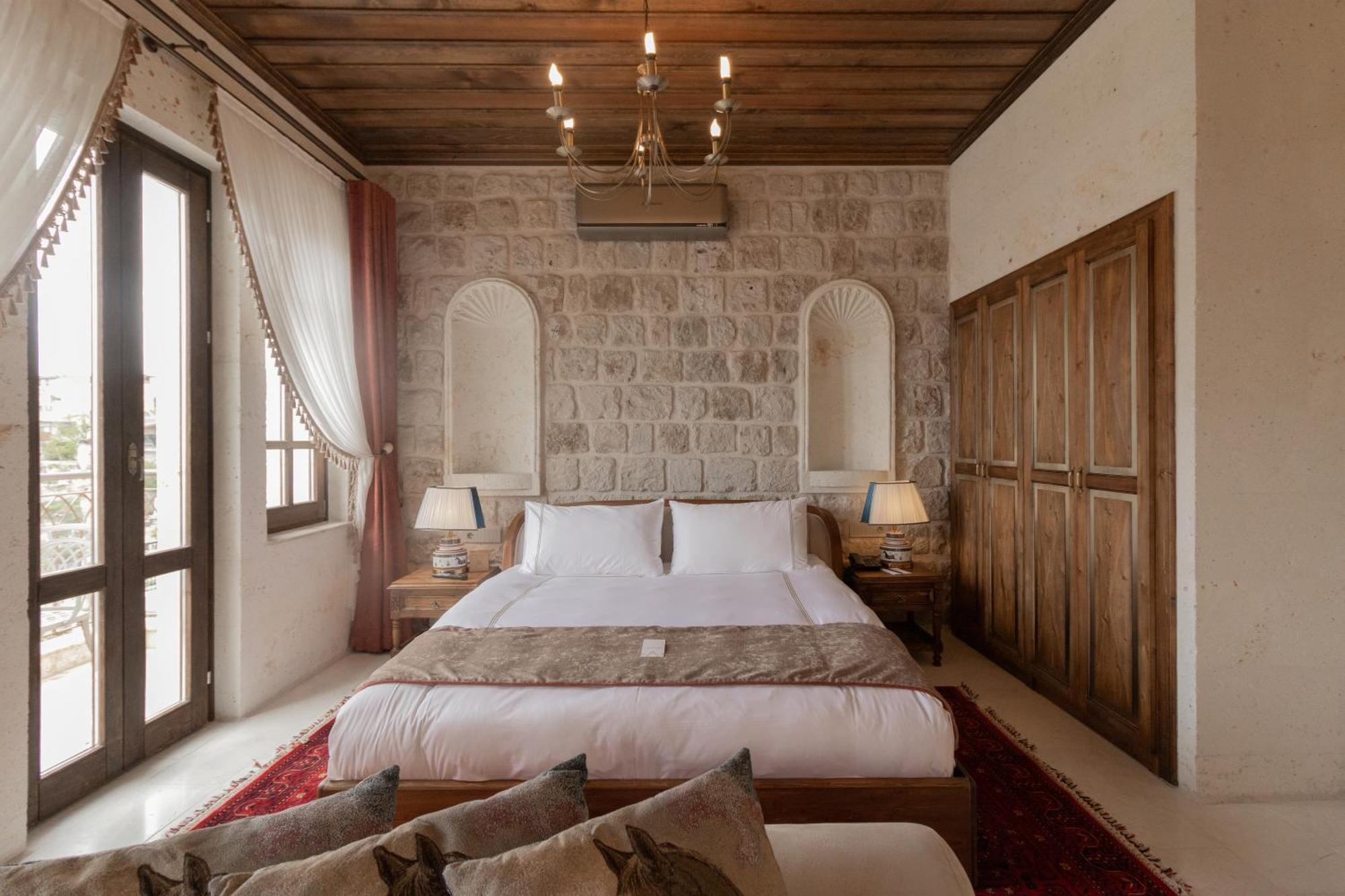 Deluxe King Suite