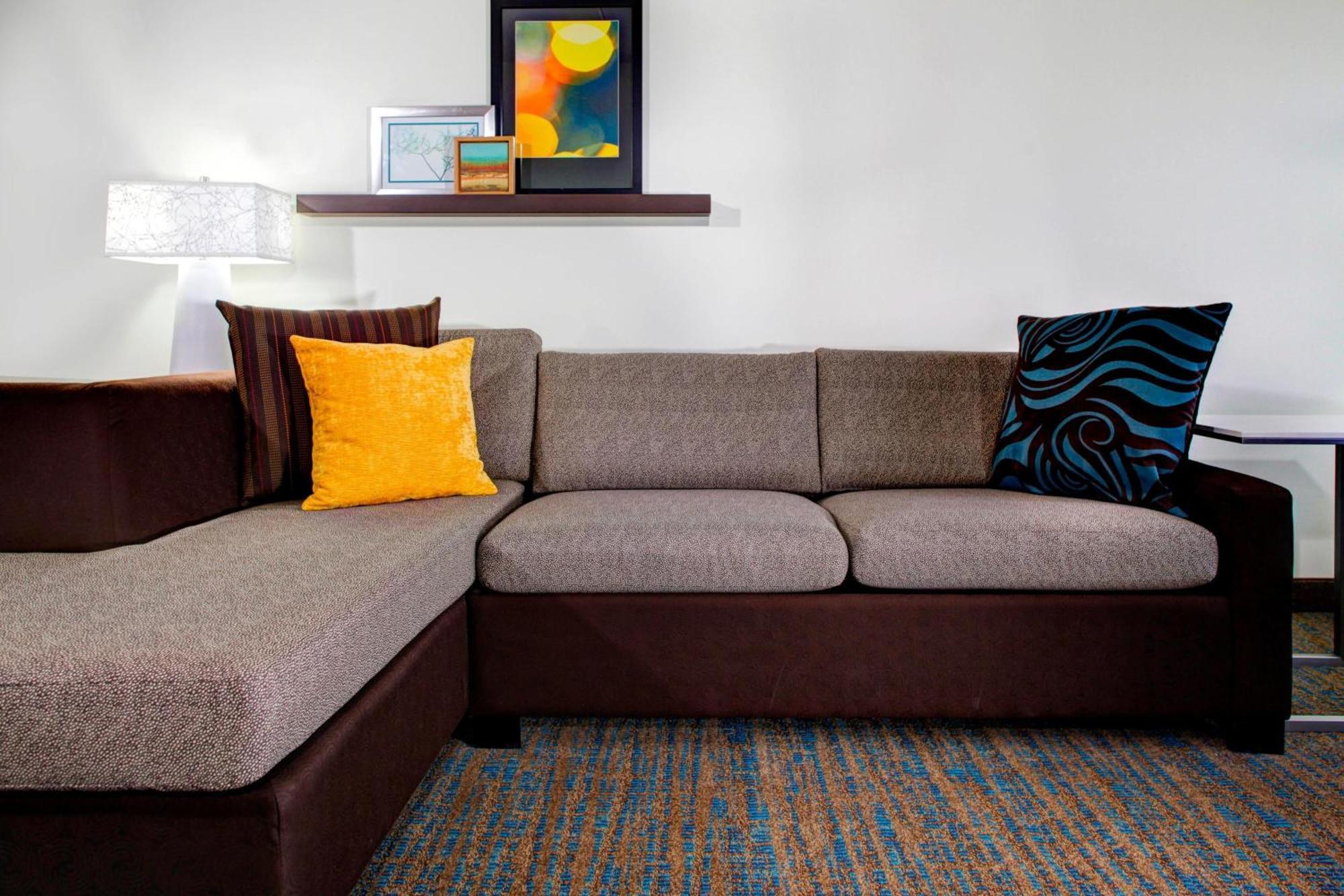 King Studio with Sofa Bed and Transfer Shower - Mobility and Hearing Accessible
