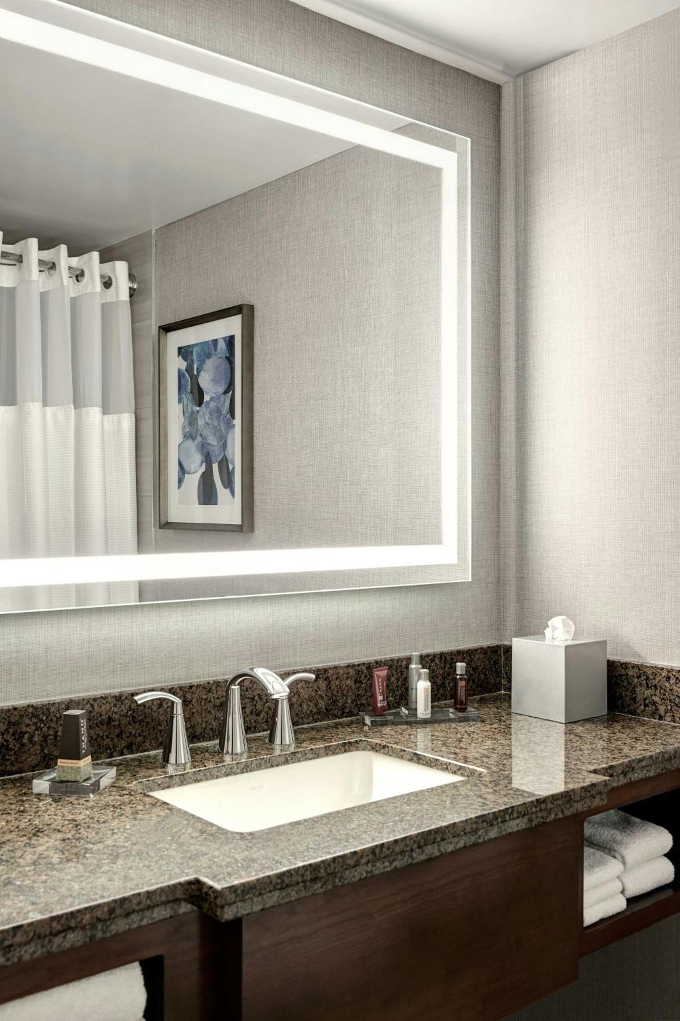 Queen Room Two Queen Beds Hearing Accessible