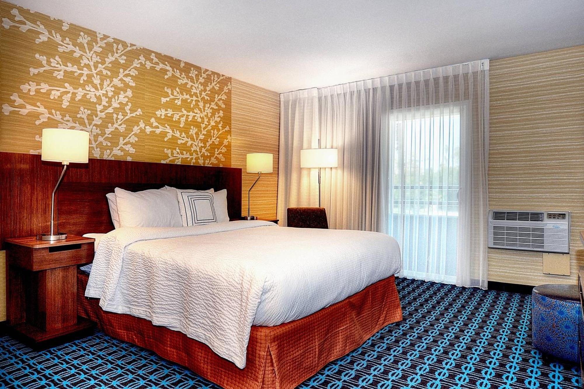 King Room with Courtyard View and Roll-In Shower - Mobility Access/Hearing Accessible