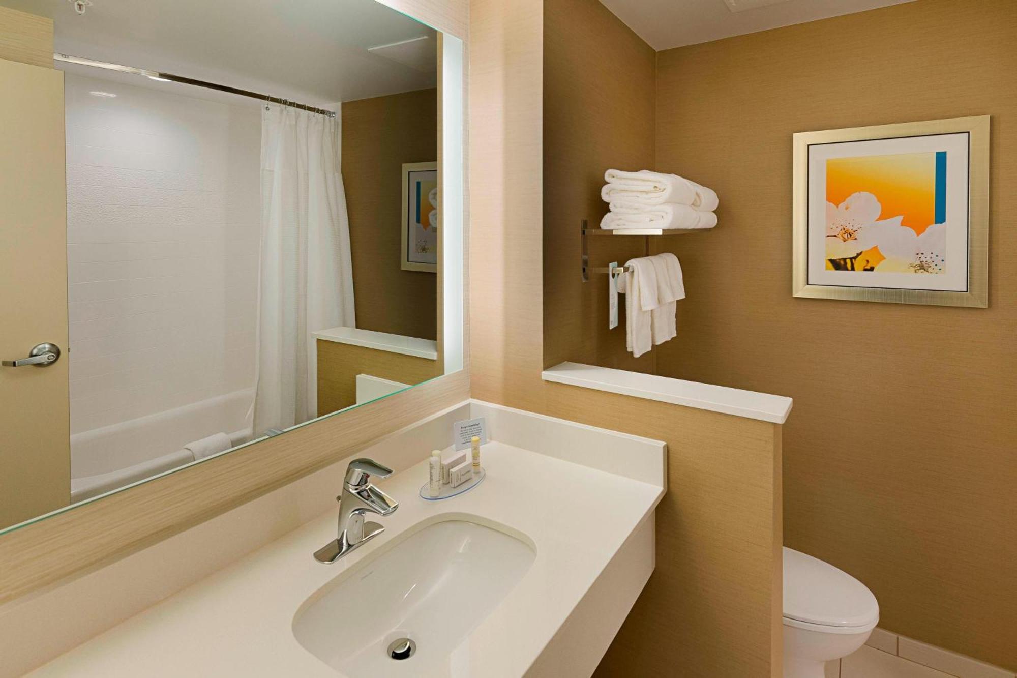 Queen Room with Two Queen Beds - Hearing Accessible