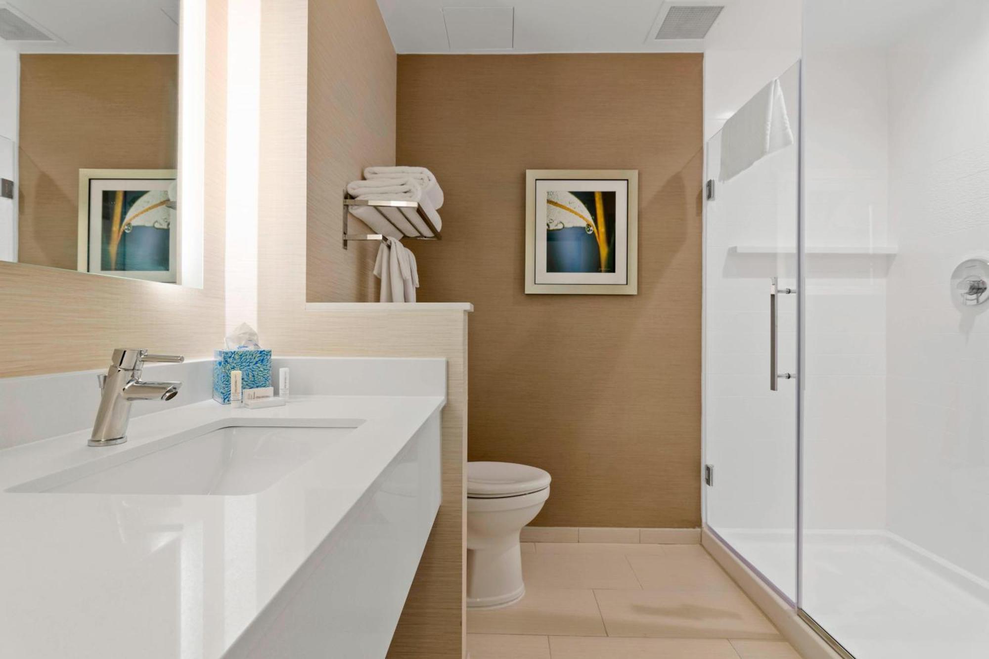 Studio with Two Queen Beds, Transfer Shower, Bathtub and Sofa Bed - Mobility Access/Hearing Accessible