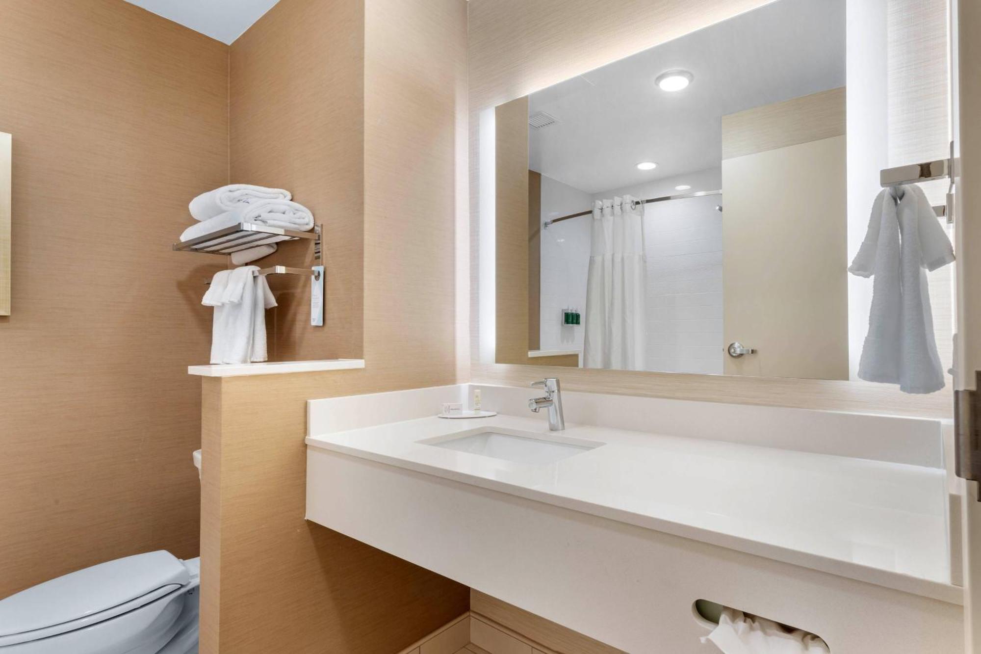 Queen Room with Two Queen Beds and Bathtub - Mobility Access