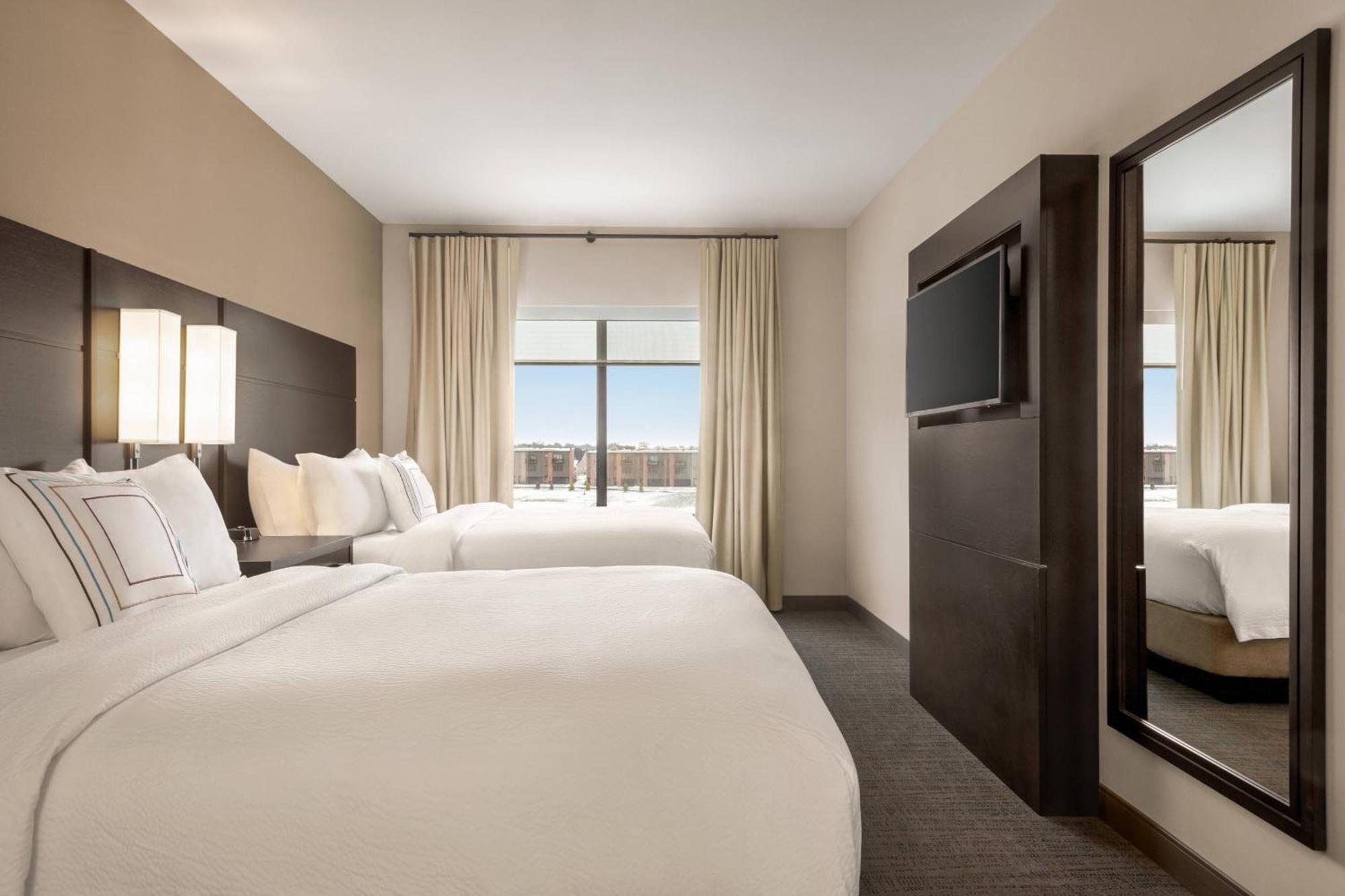 1 Bedroom Suite, 2 Queen, Sofa bed