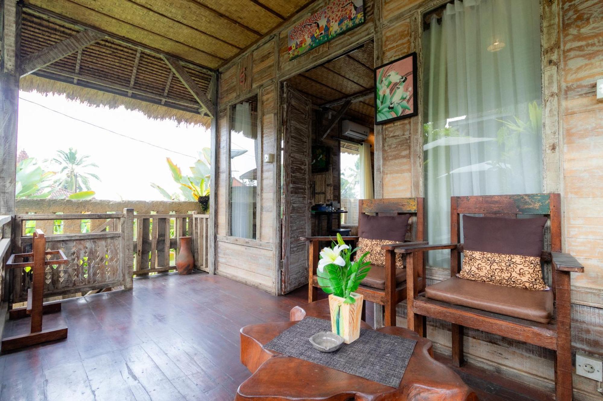 Kamar Deluxe dengan Pemandangan Kolam Renang