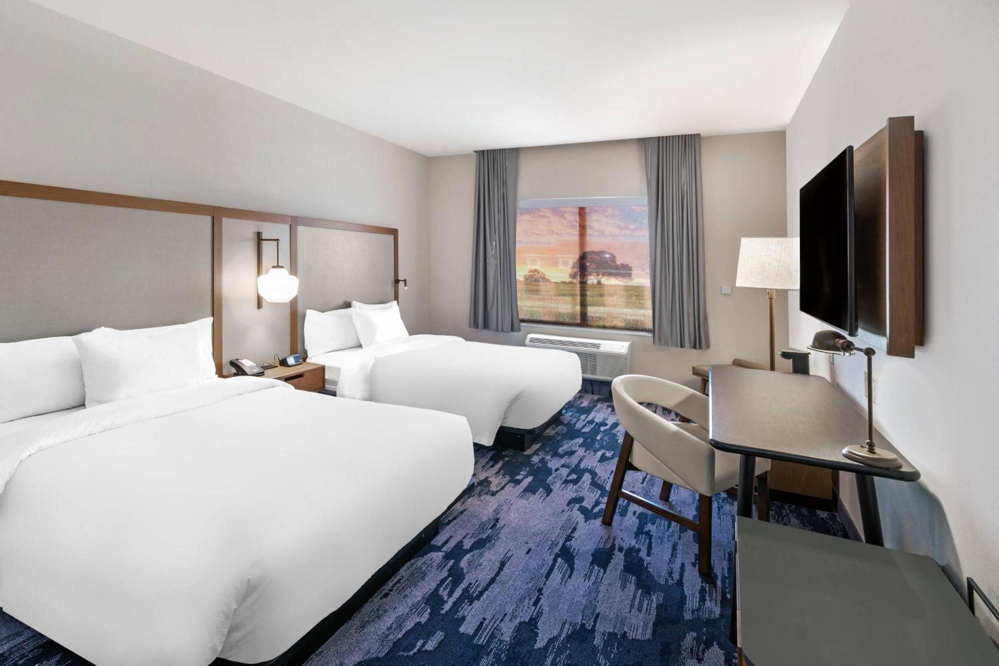 Queen Room with Two Queen Beds and Roll-In Shower - Mobility Access
