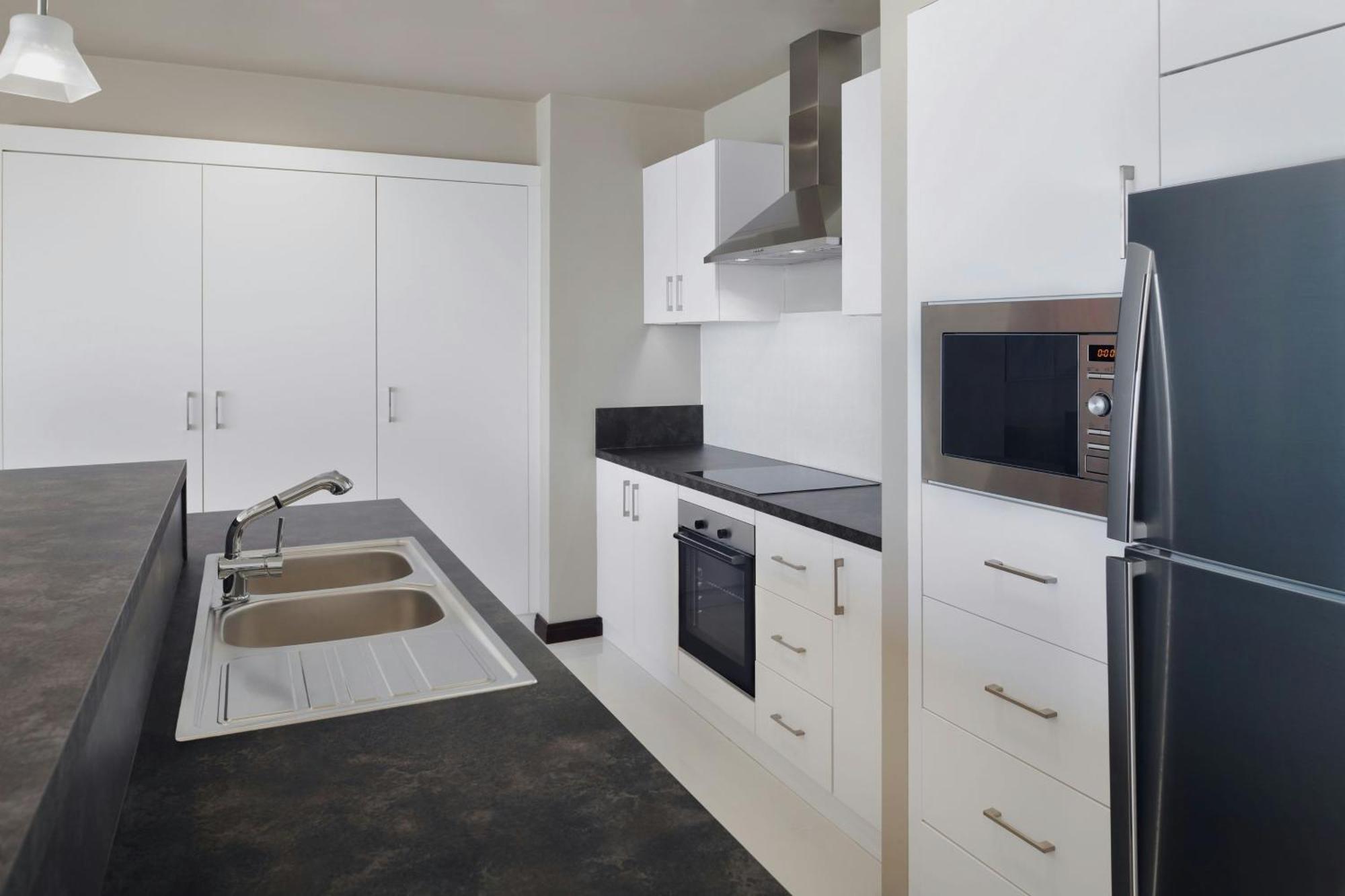 Three Bedroom Apartment 3 King Sea View Beach Access,1546368727:JPEG