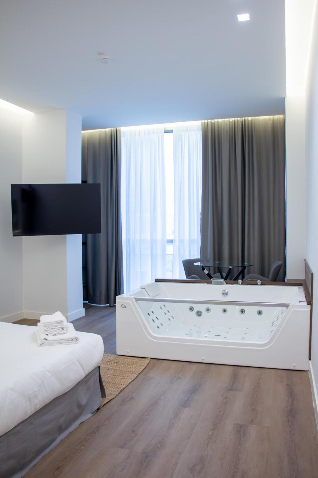 King Room with Spa Bath