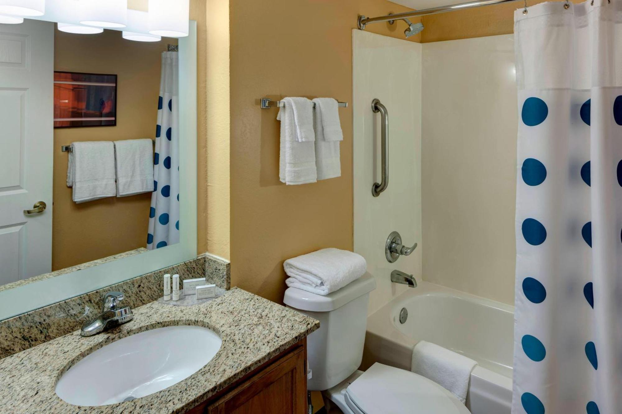 One-Bedroom Queen Suite with Sofa Bed - Hearing Accessible