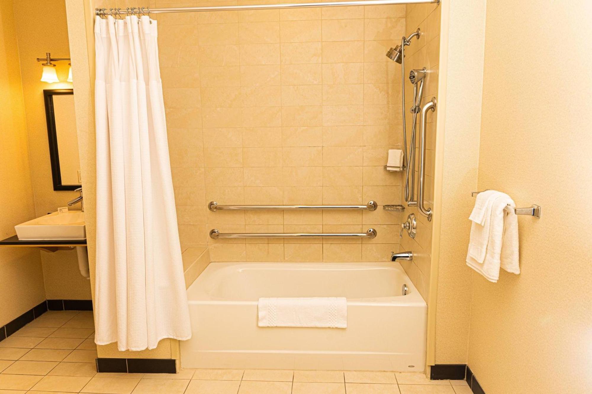 Corner, 1 Bedroom Suite, 1 King, Sofa bed