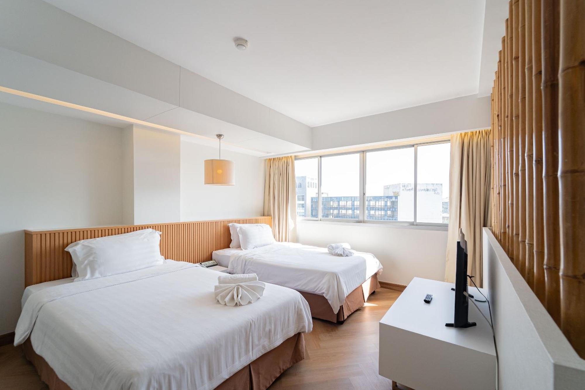Business Deluxe Twin Room