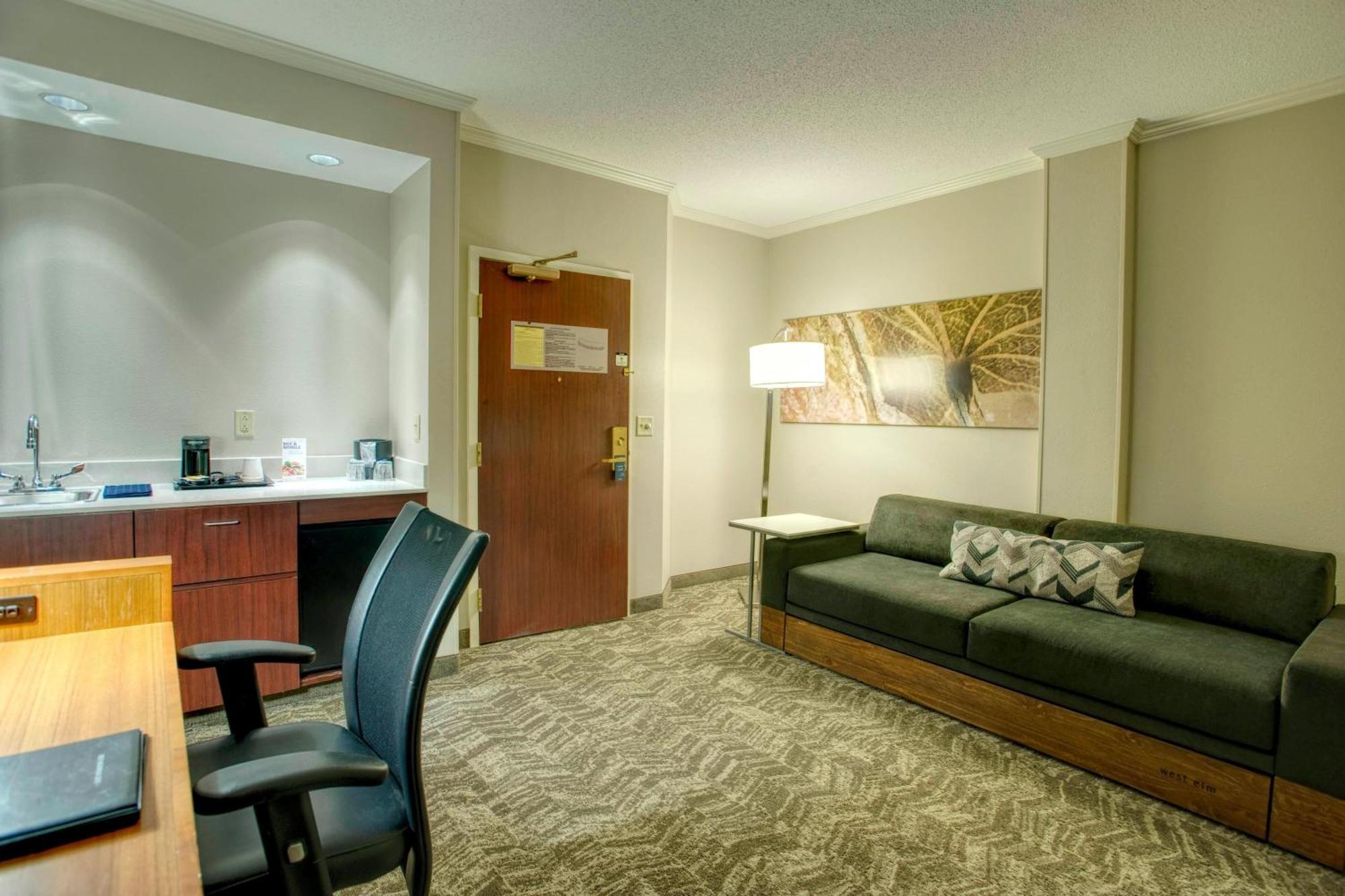One-Bedroom Queen Suite Sofa Bed,1633685751:JPEG
