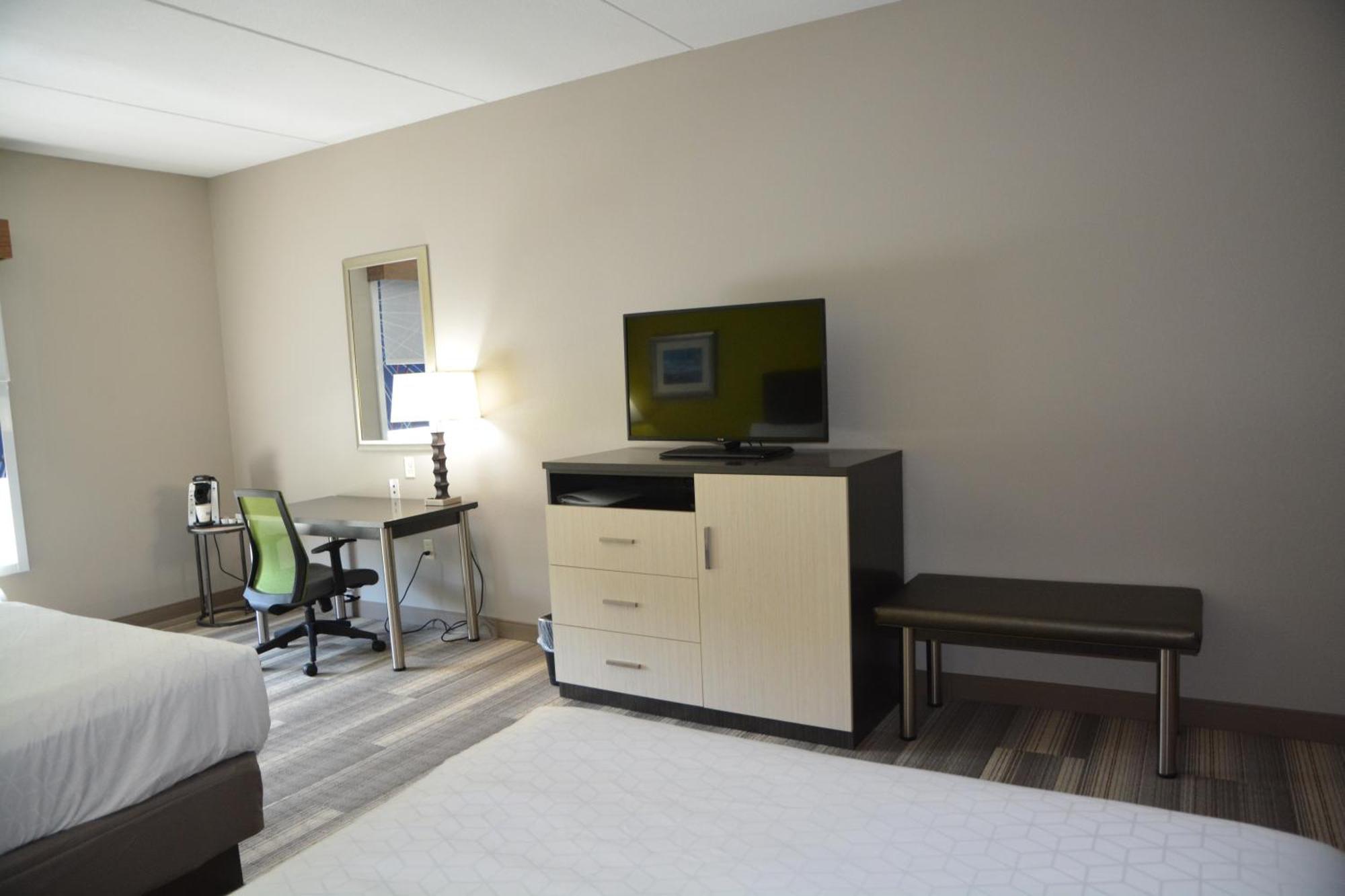 Standard King Room - Communications Accessible