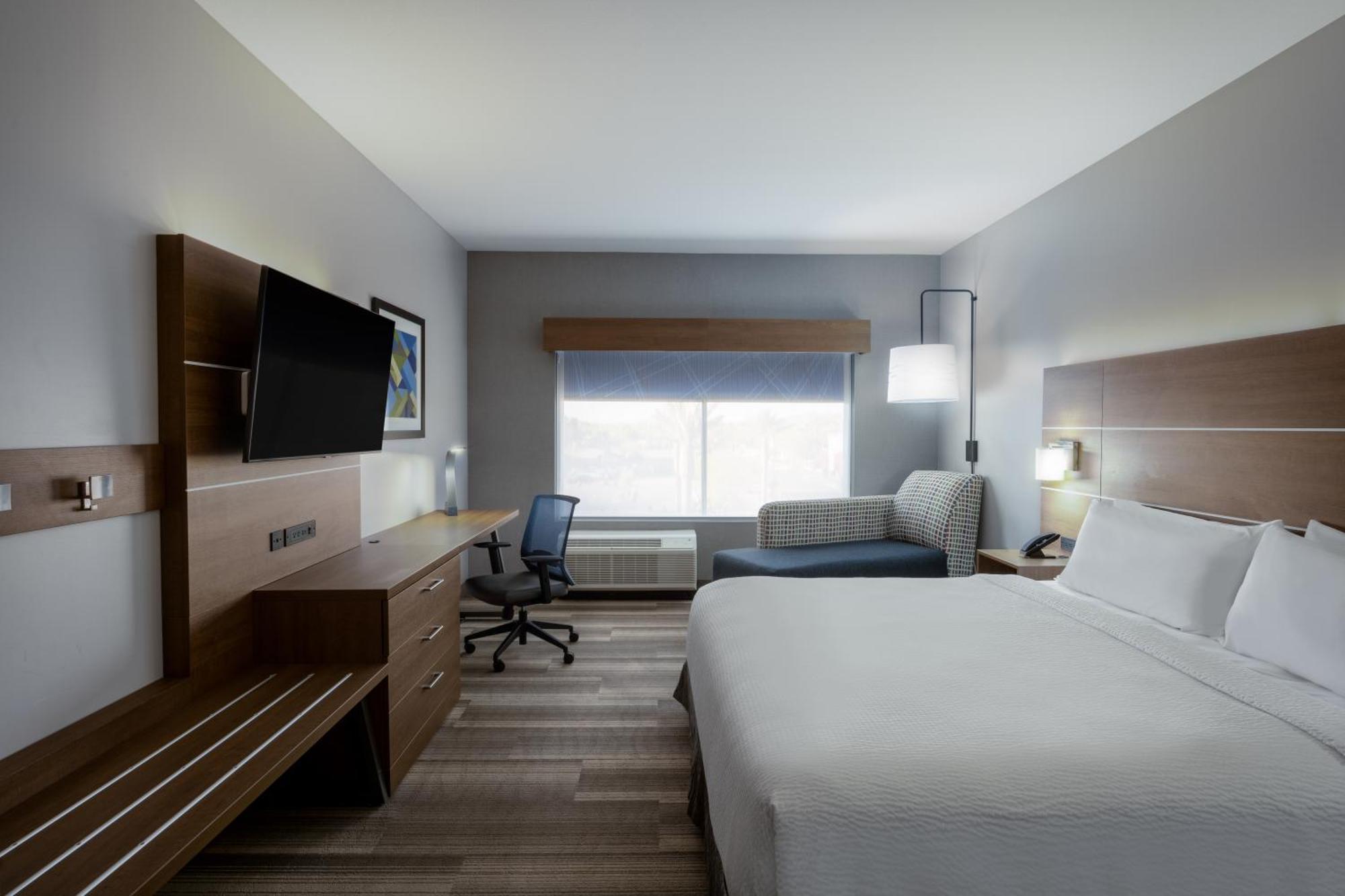 Standard King Room with Accessible Tub - Mobility Access