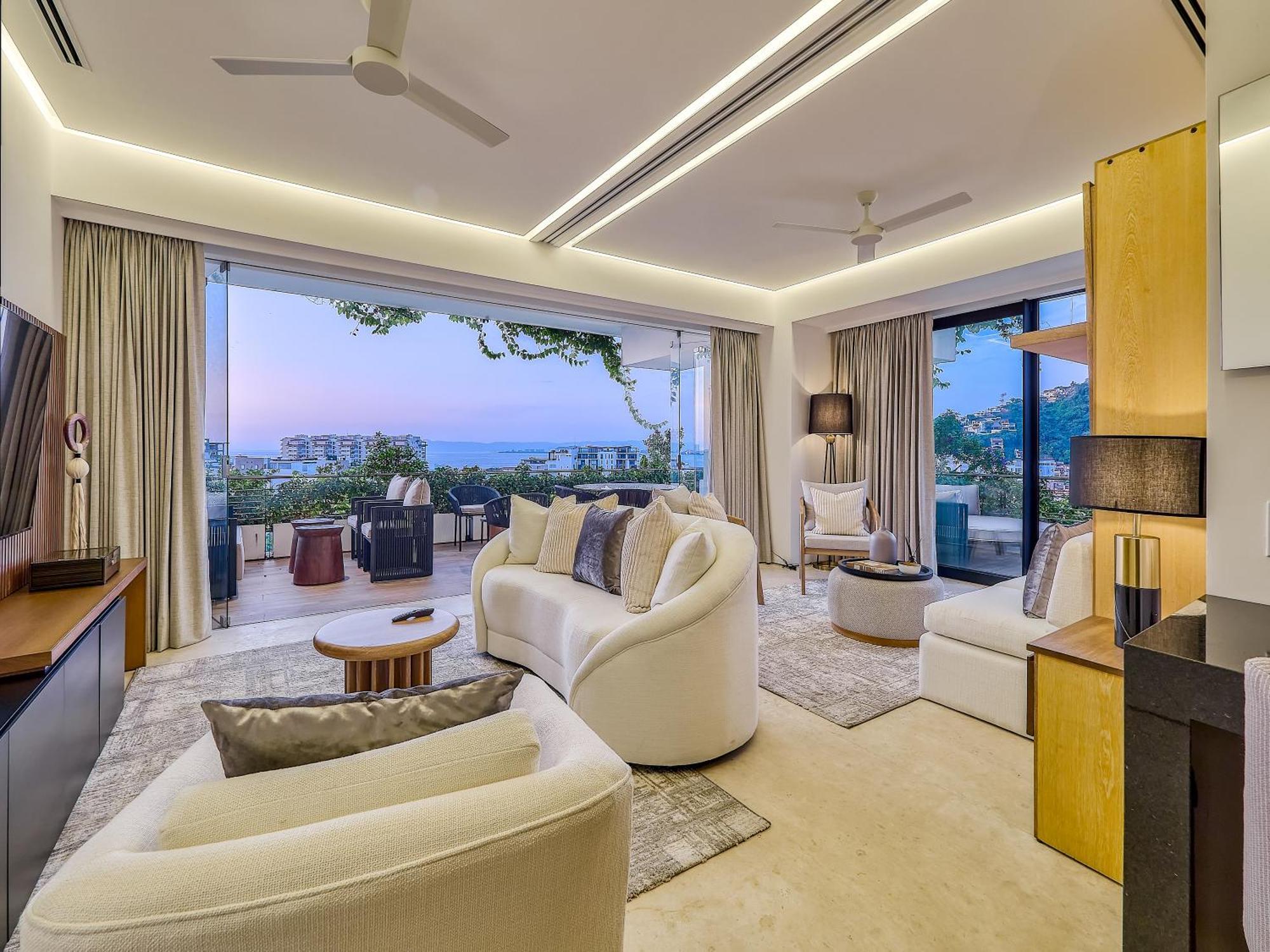 Deluxe Apartment