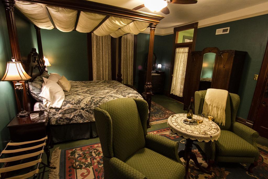 Deluxe Suite with Spa Bath