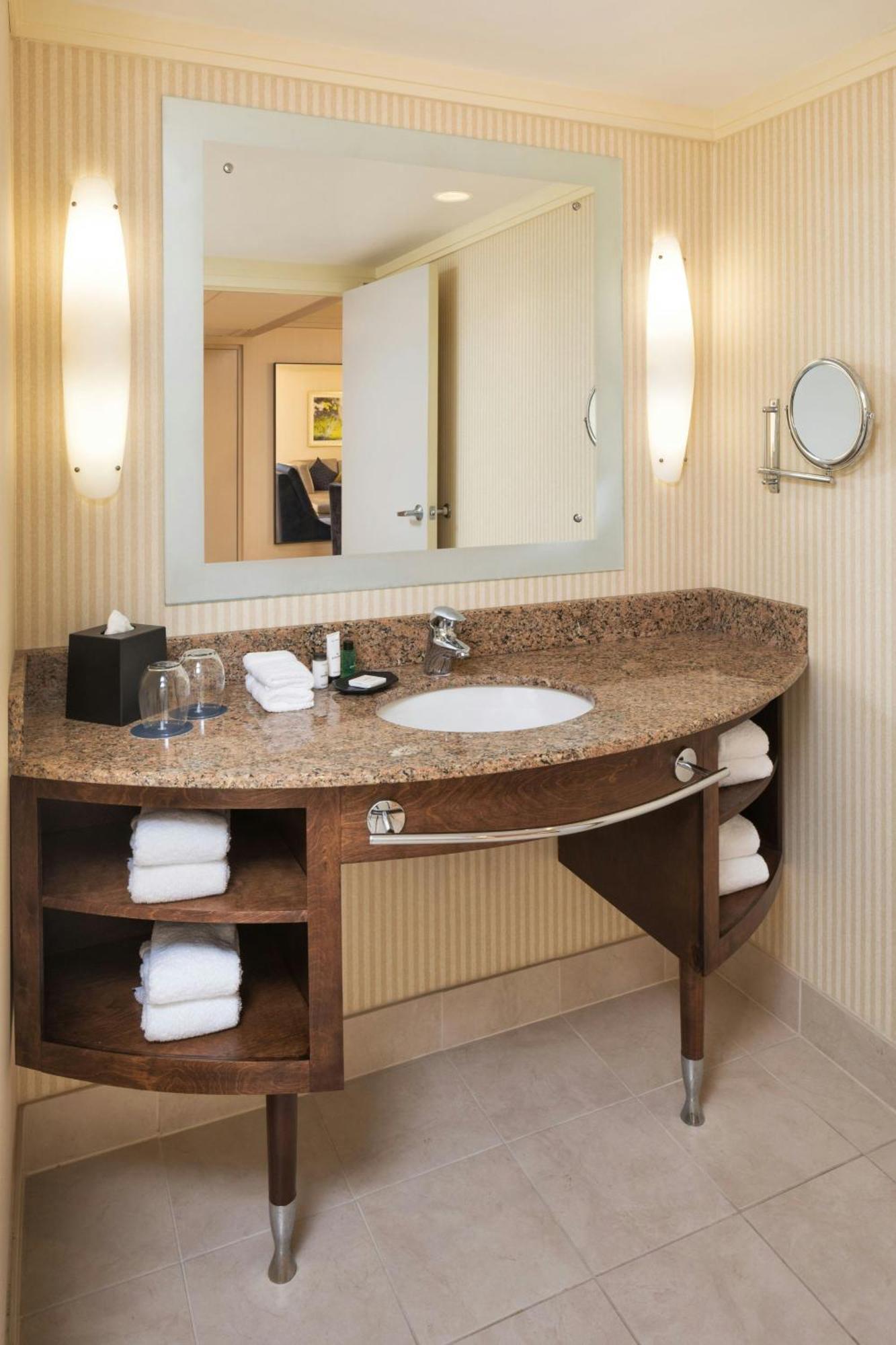Suite, 1 King, Sofa bed