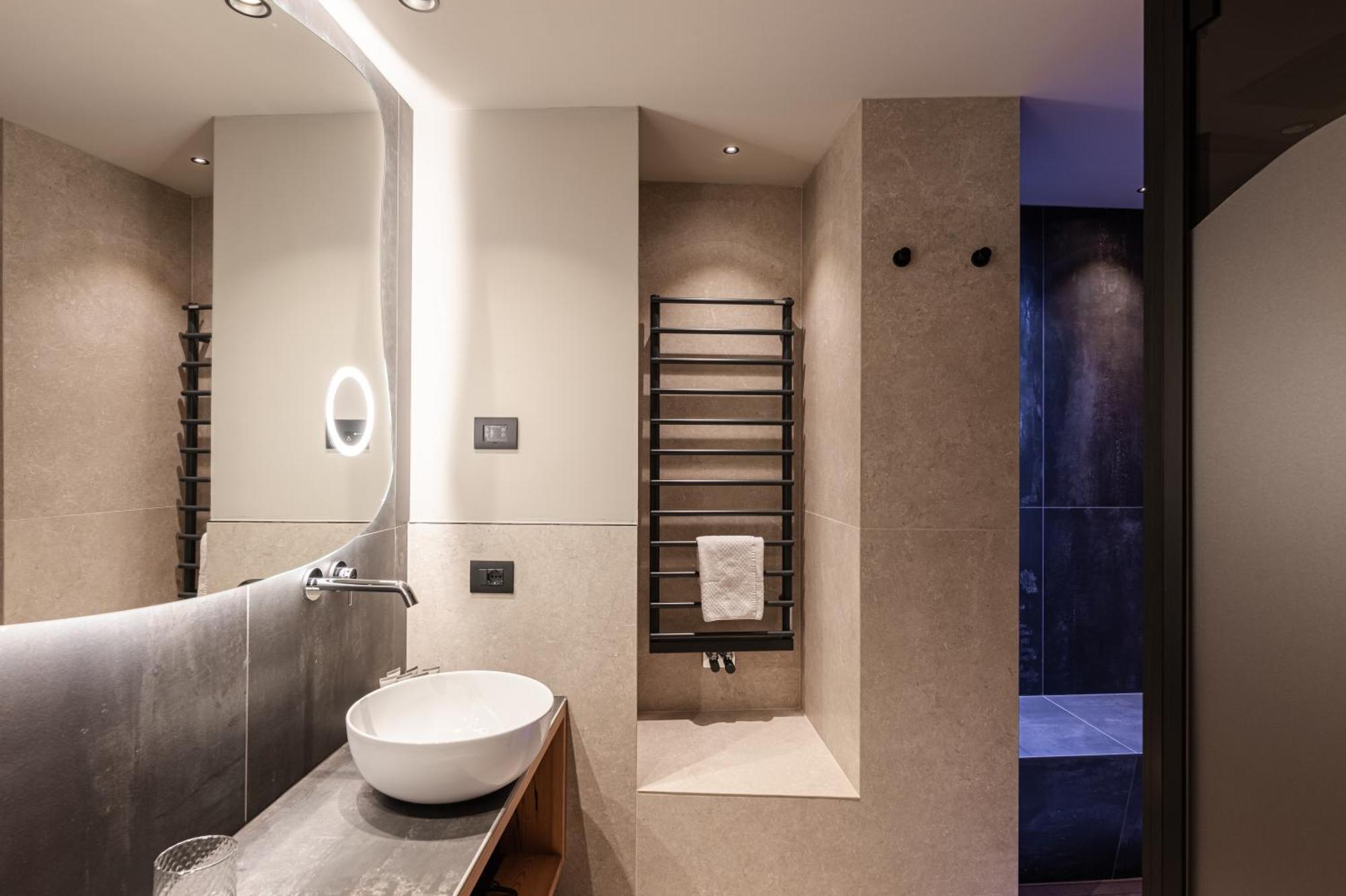 Suite with Hot Tub