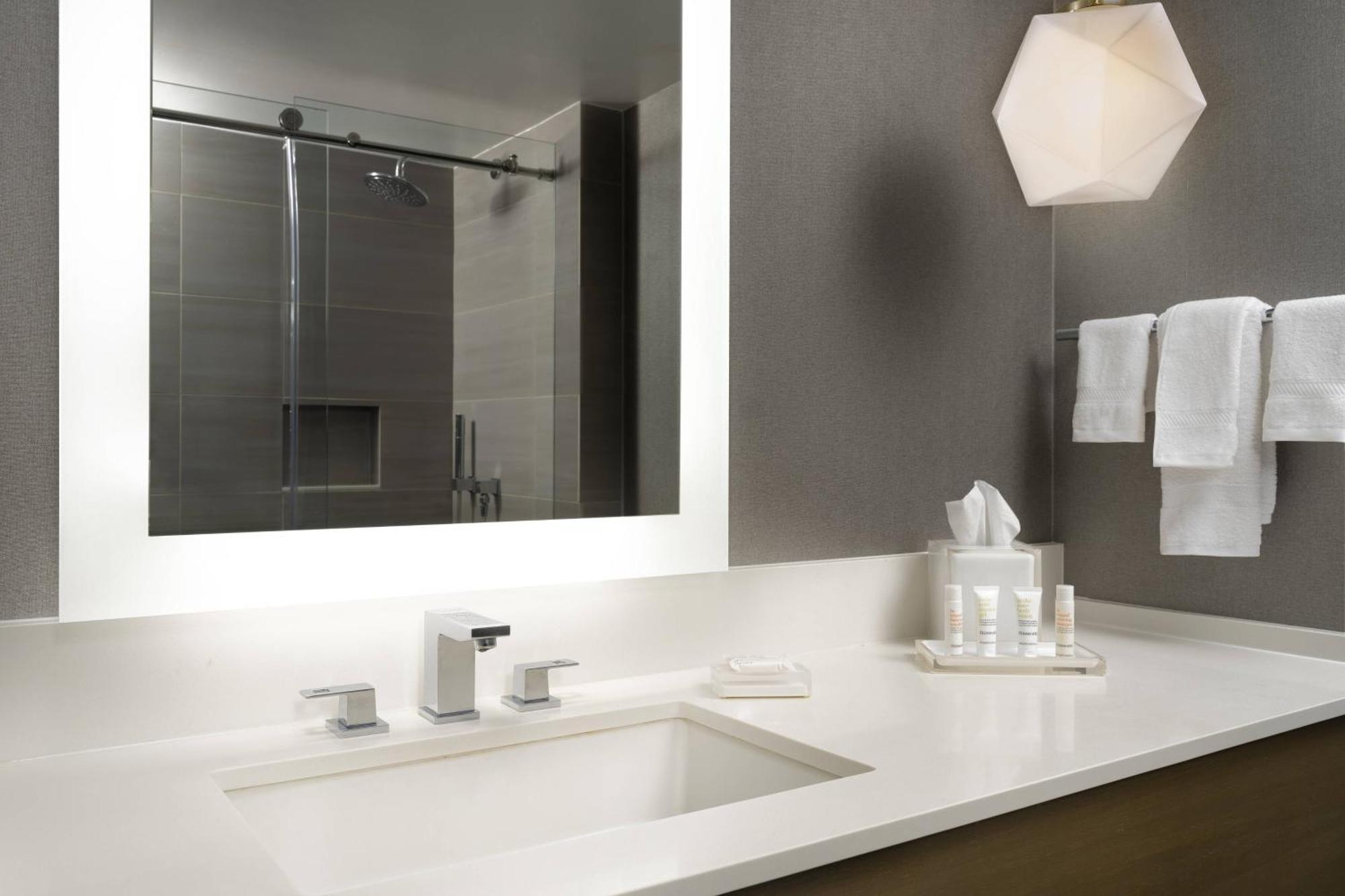 Habitación Doble Deluxe - 1 cama extragrande o 1 cama doble - Planta superior