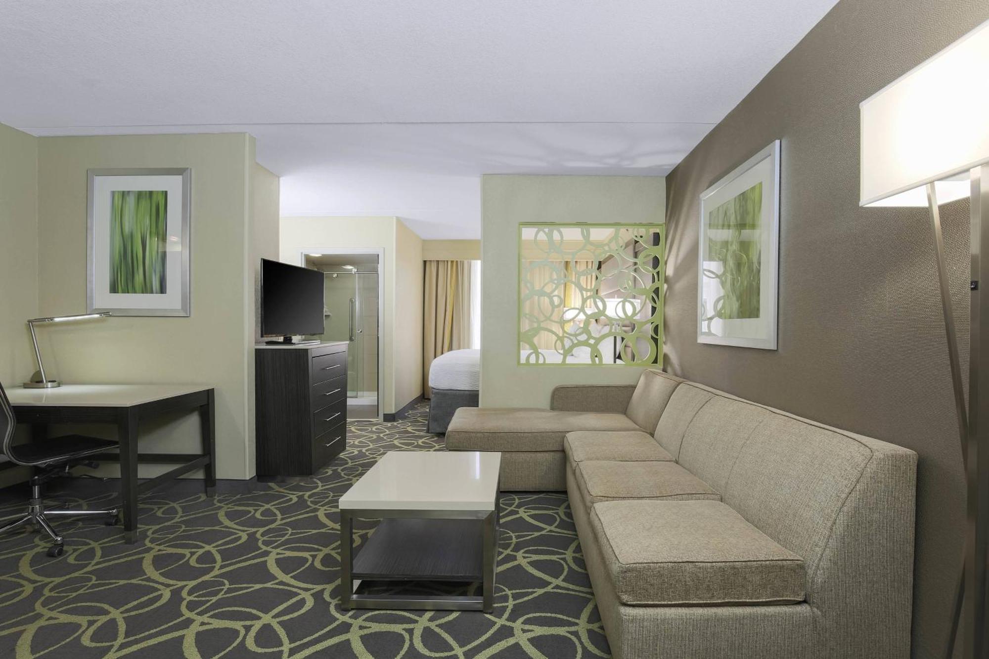 King Studio with Sofa Bed