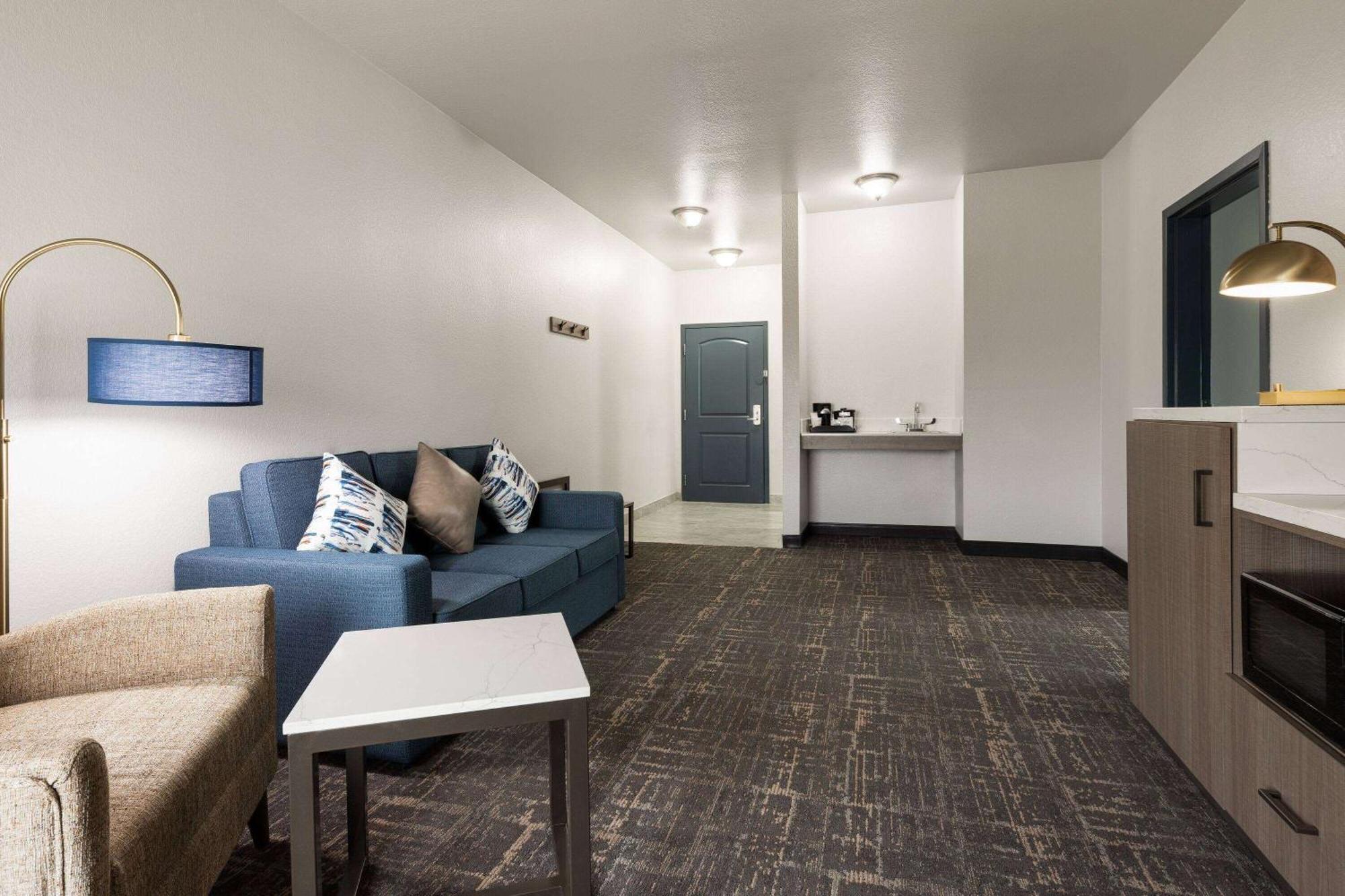 One-Bedroom King Suite - Non-Smoking
