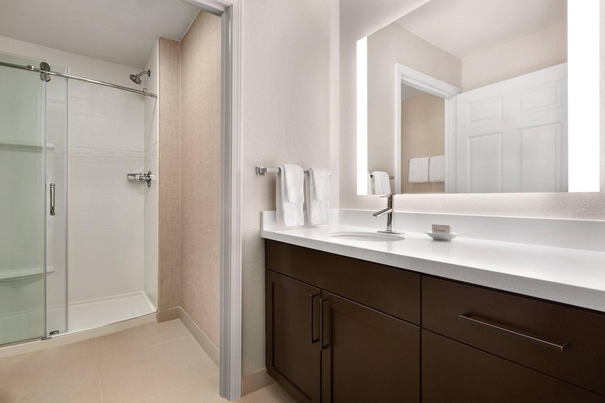 One-Bedroom Queen Suite