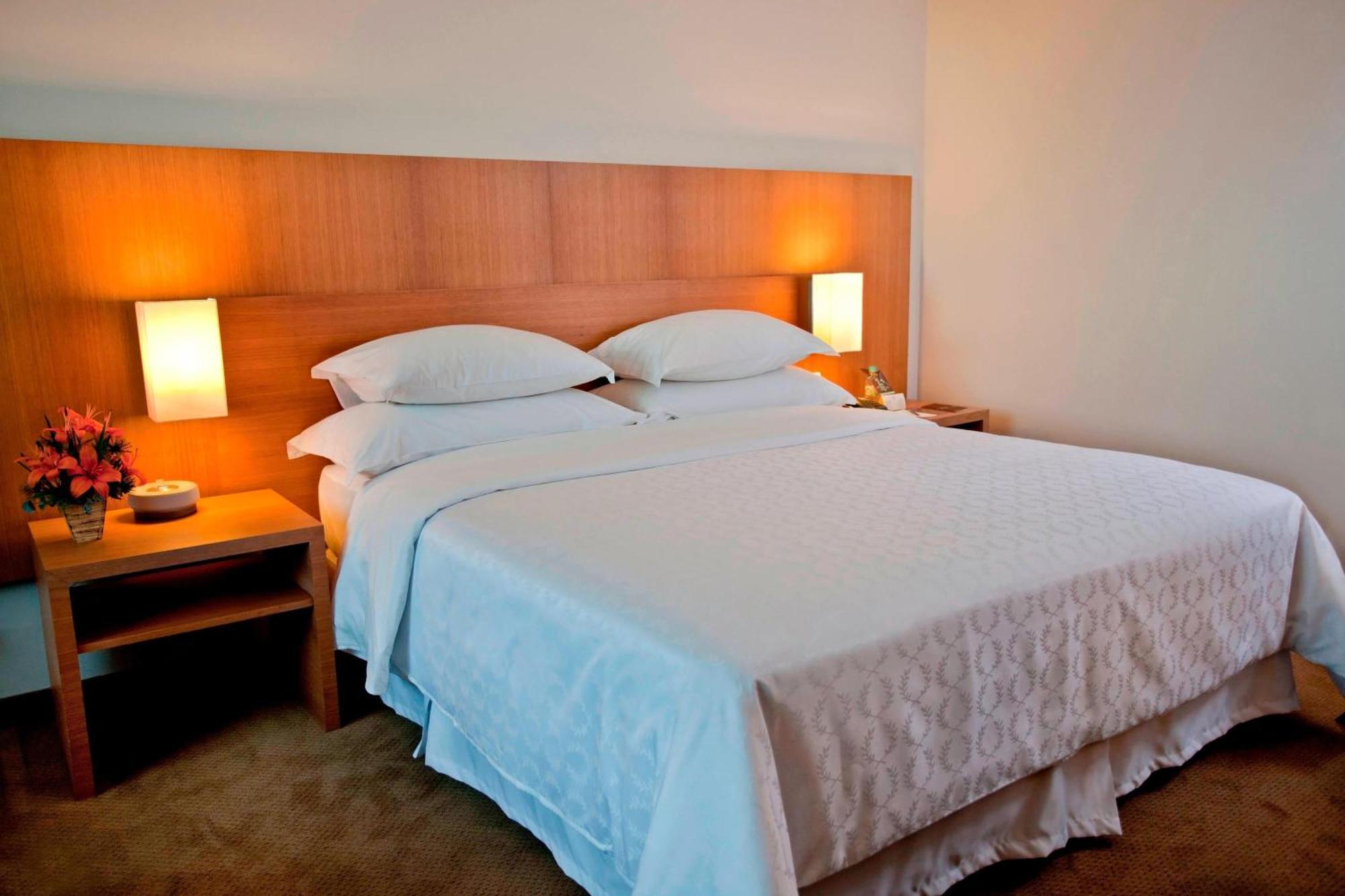 Quarto Deluxe com 1 Cama de Casal e Vista do Mar - Andar Intermediário