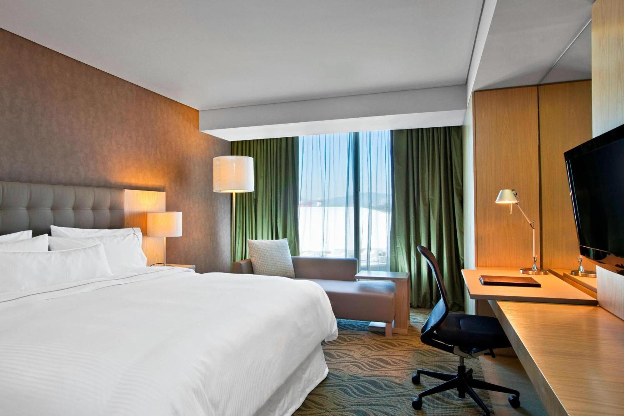 Premium 1 King Guest room 1 King City view,1634418429:JPEG