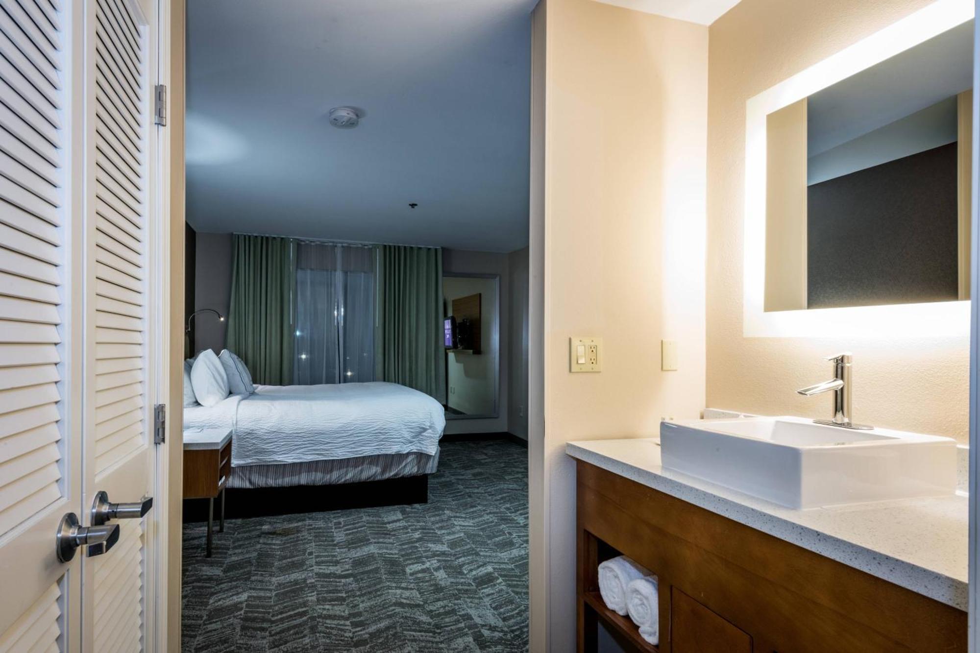 One-Bedroom Queen Suite with Two Queen Beds and Sofa Bed