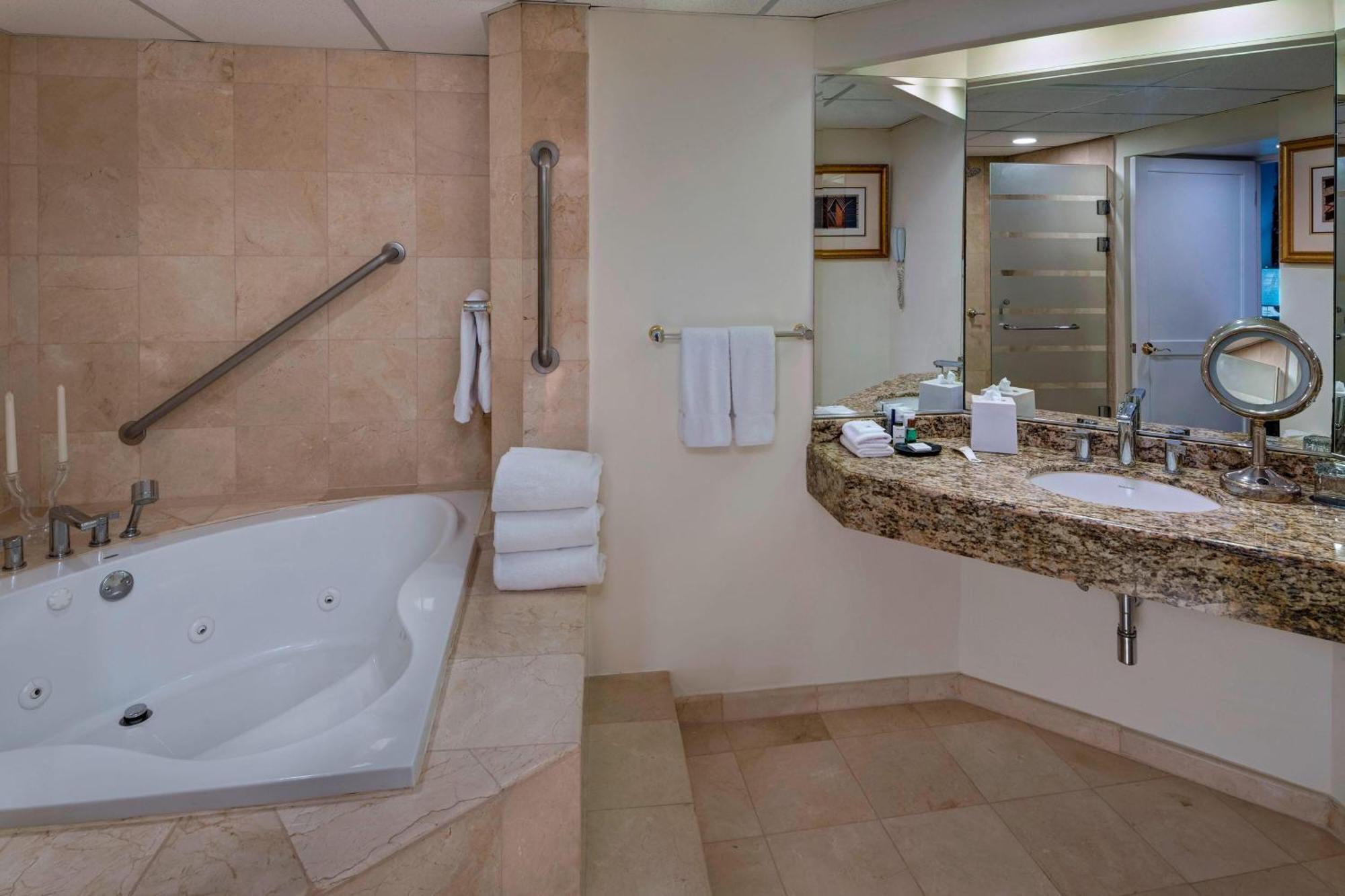 Presidential Suite Concierge level 1 King Garden view,1634419007:JPEG