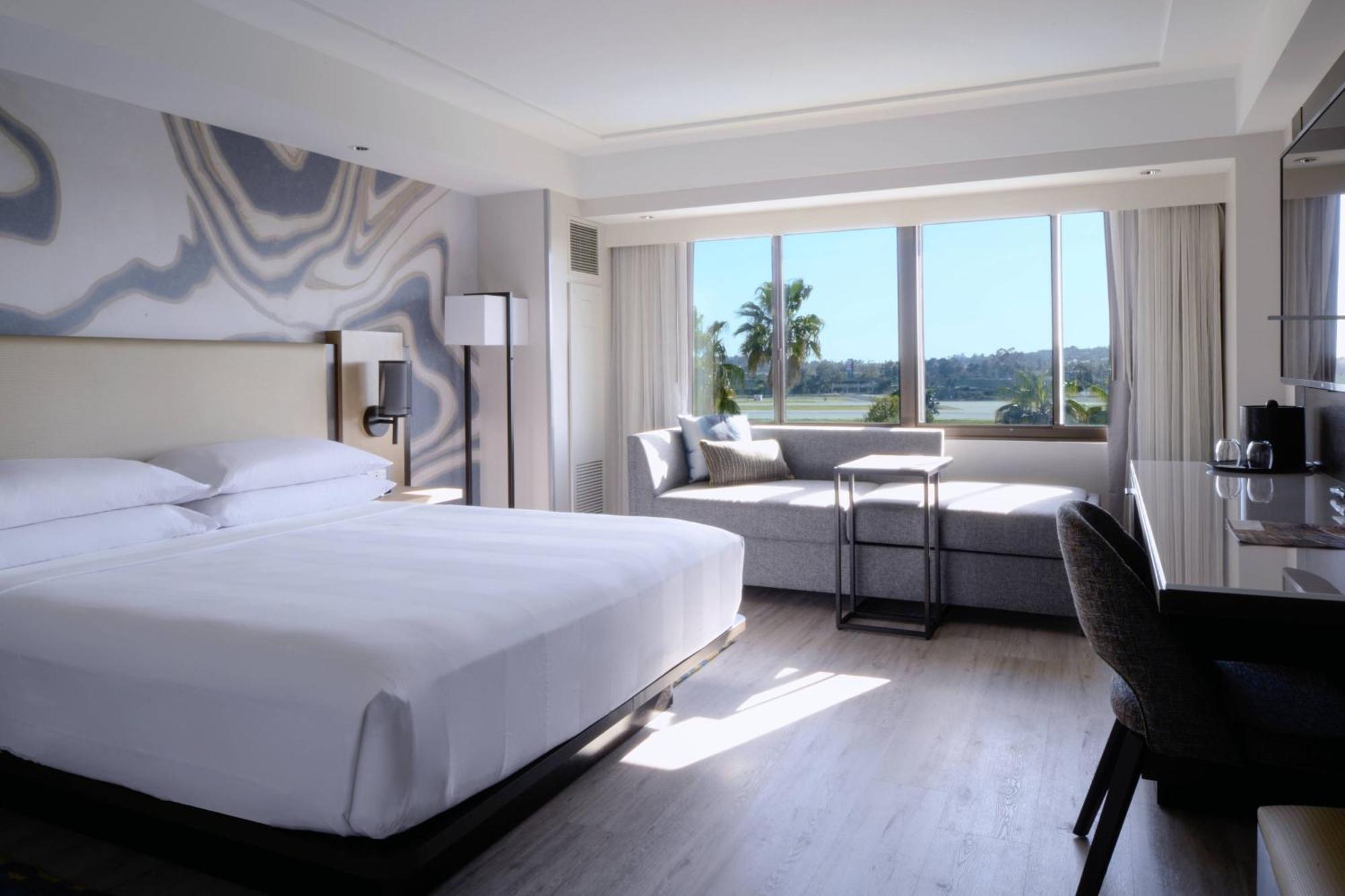 Guest room 1 King Bed