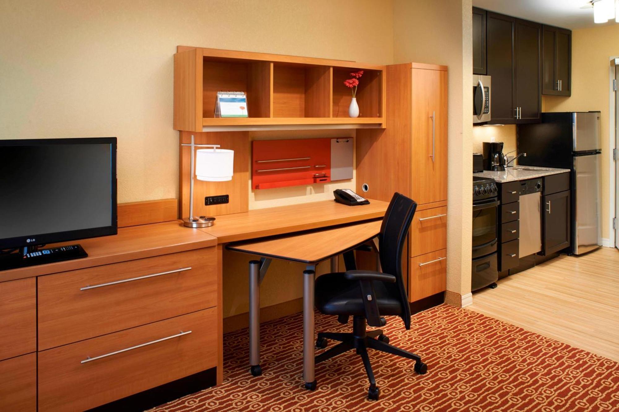 One-Bedroom Queen Suite
