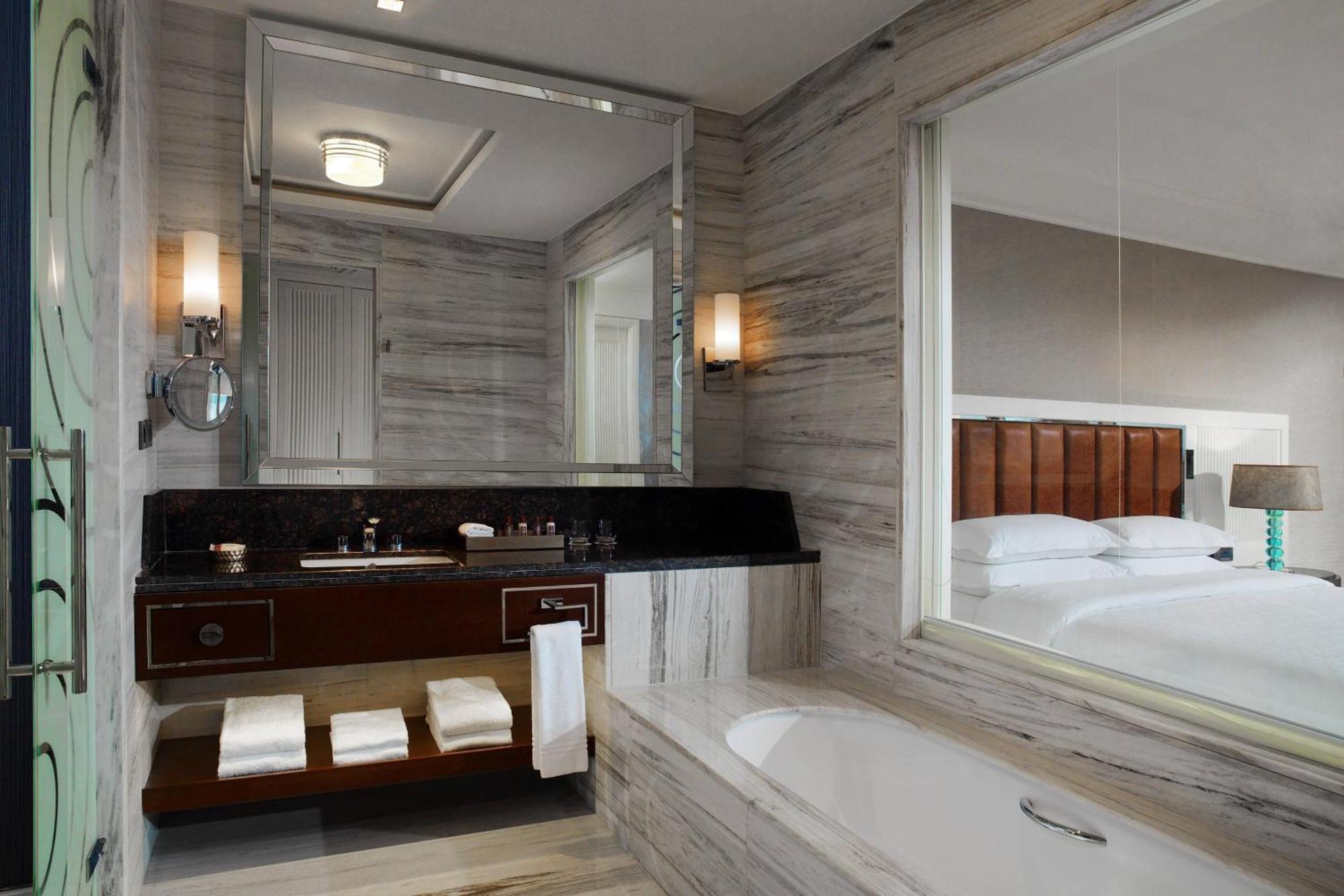 Junior Tek Yatak Odalı Süit - 1 Kral Yataklı ve Nehir Manzaralı + Club Lounge Erişimi