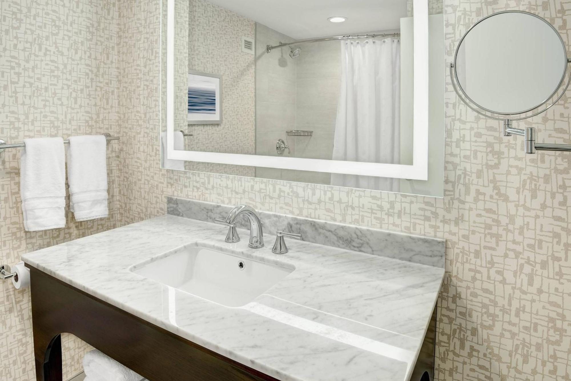 Queen Room with Two Queen Beds - Hearing Accessible