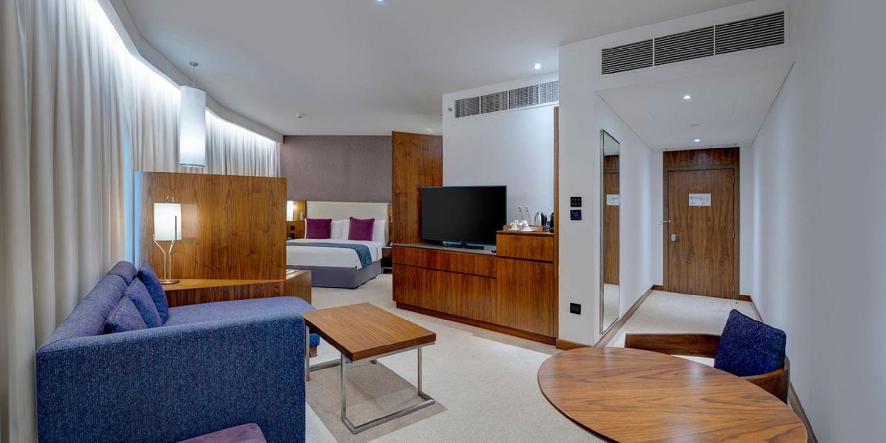 Junior King Suite Garden View Lounge Access