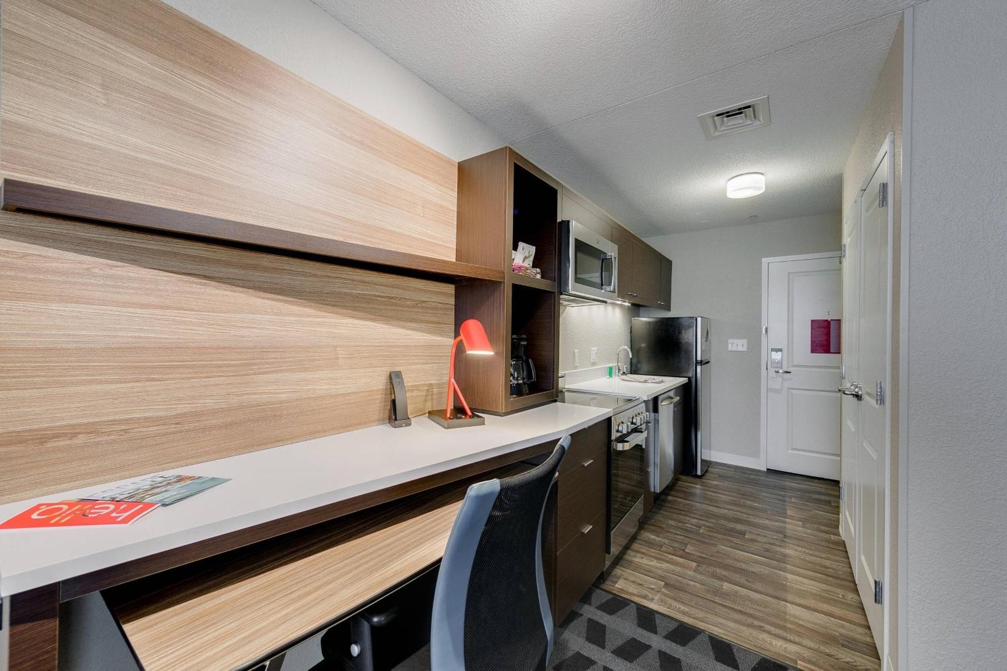 1 Bedroom Suite 1 King Sofa bed