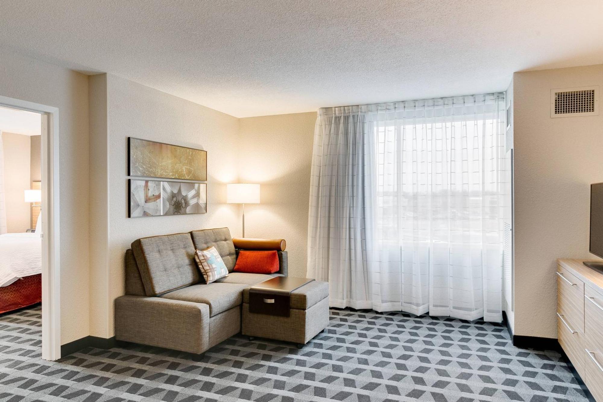 1 Bedroom Suite 1 King Sofa bed