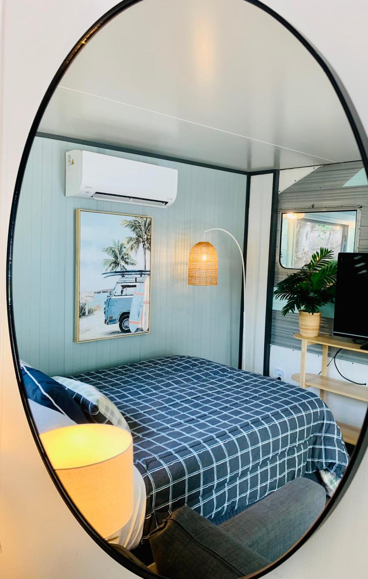 Caravan - Dotty