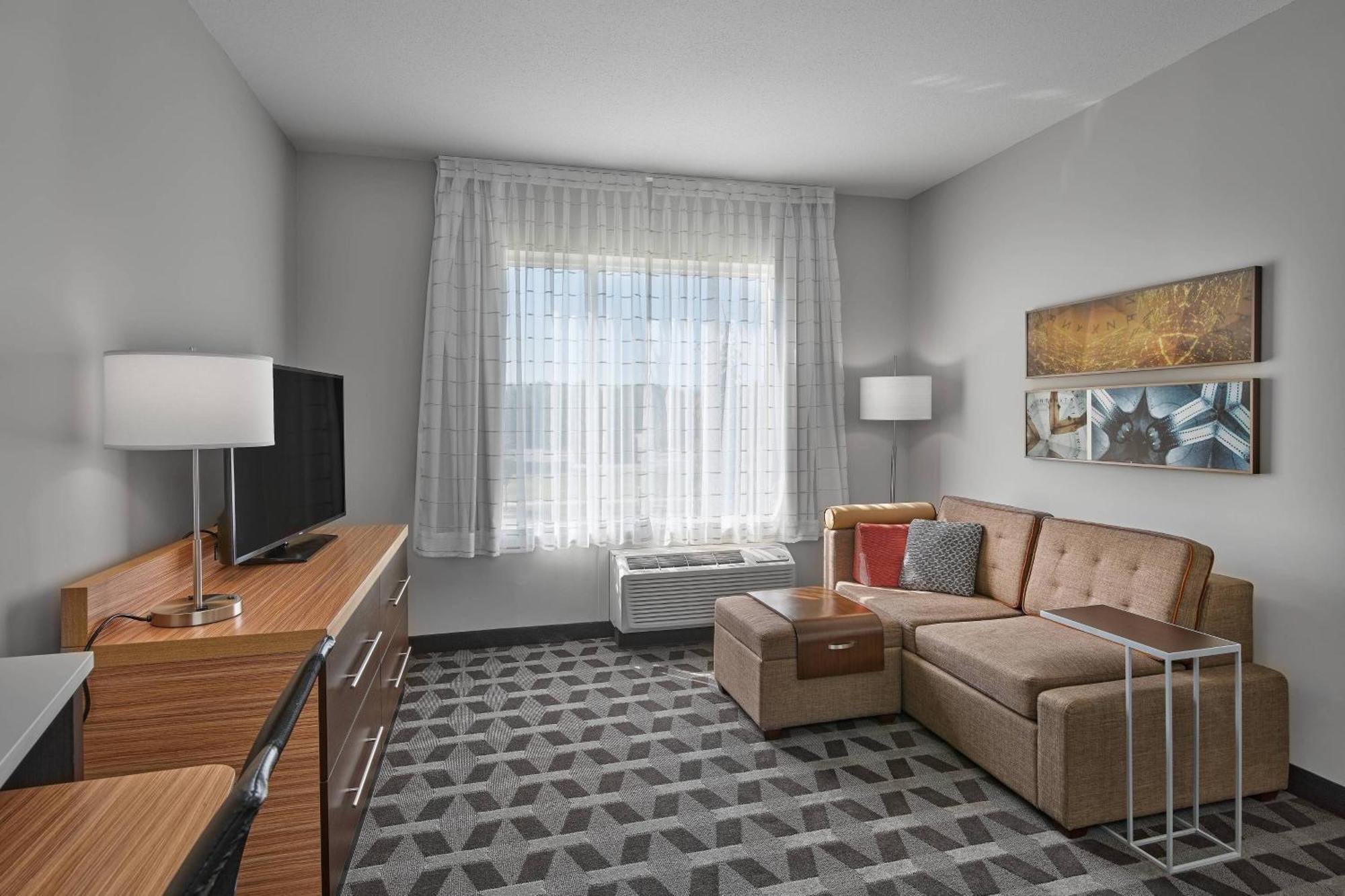 1 Bedroom Suite, 1 Queen, Sofa bed