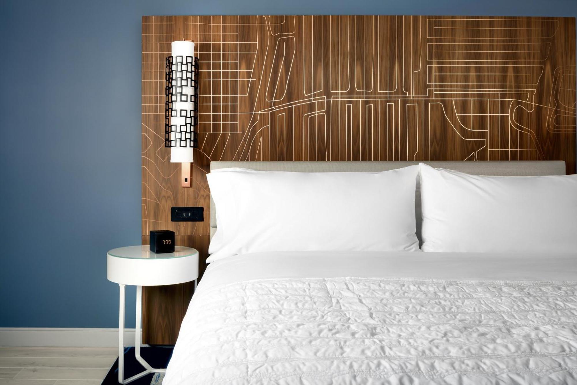 Classic King Room with Roll-in Shower - Mobility Accessible