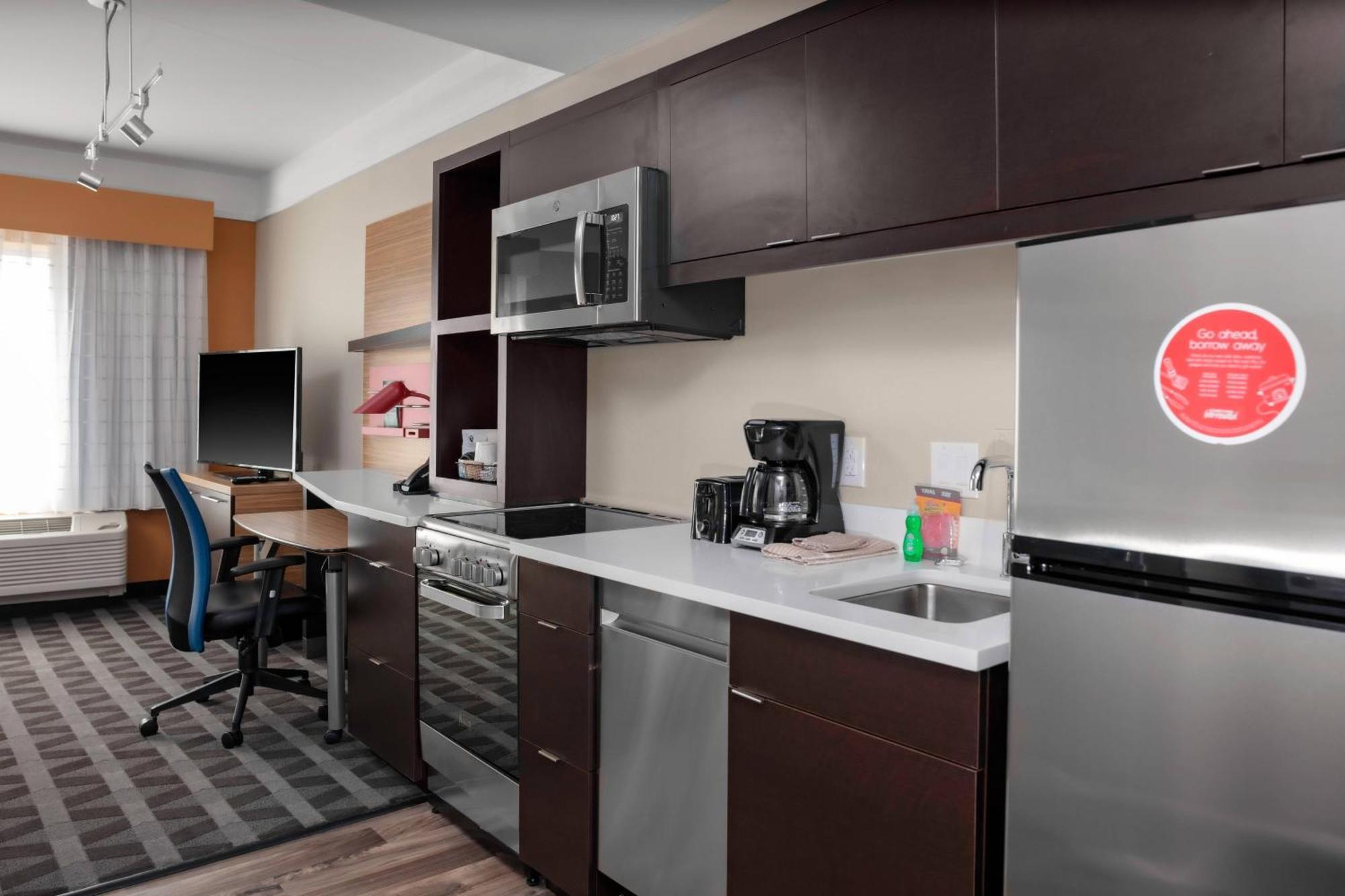 1 Bedroom Suite, 1 Queen, Sofa bed