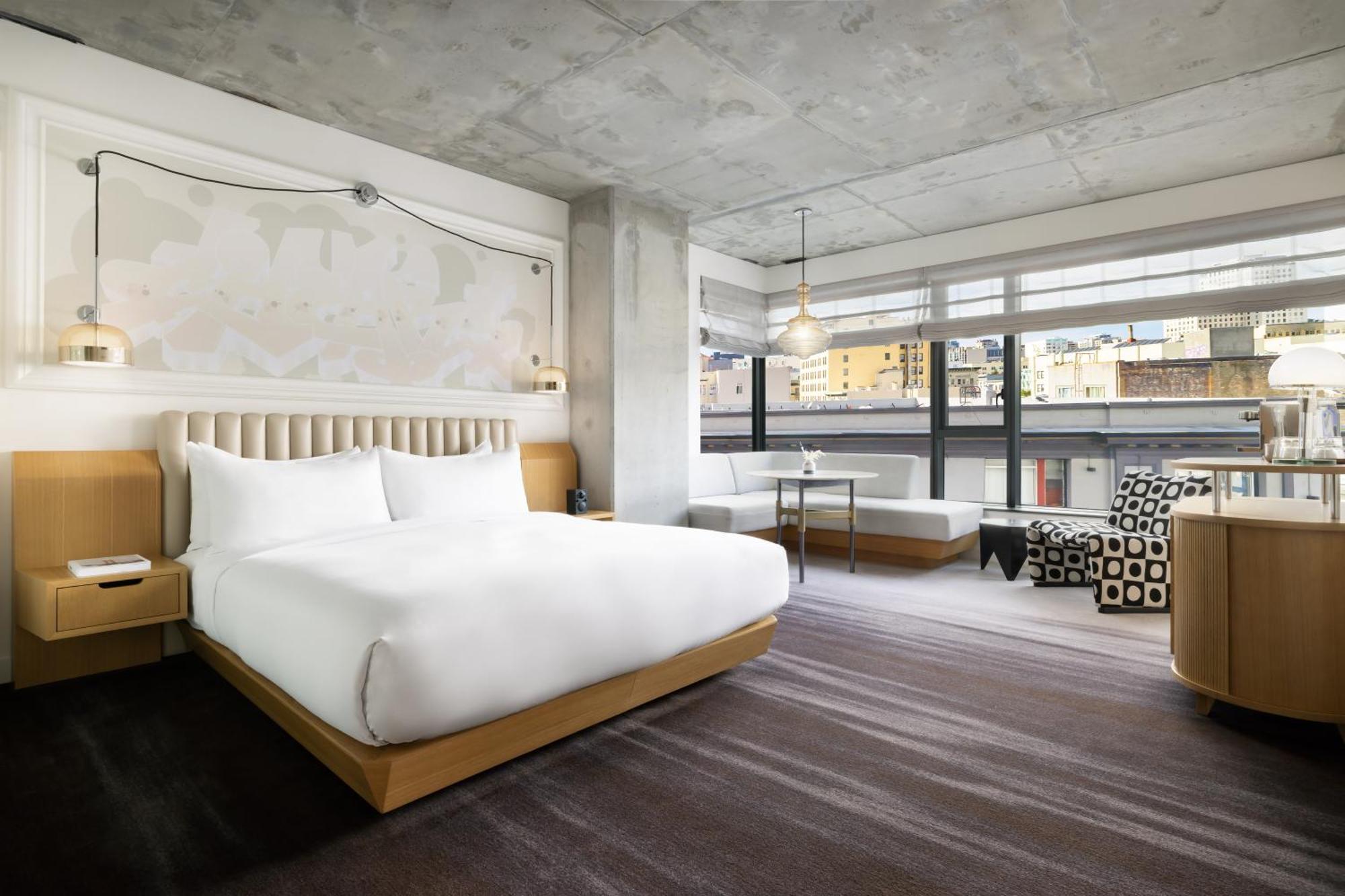 Eckzimmer mit Kingsize-Bett
