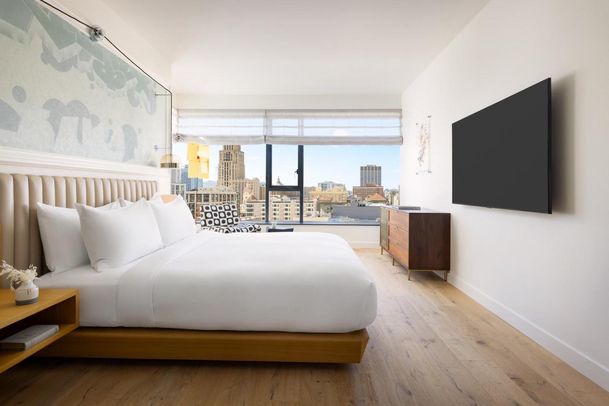 One-Bedroom Signature King Suite