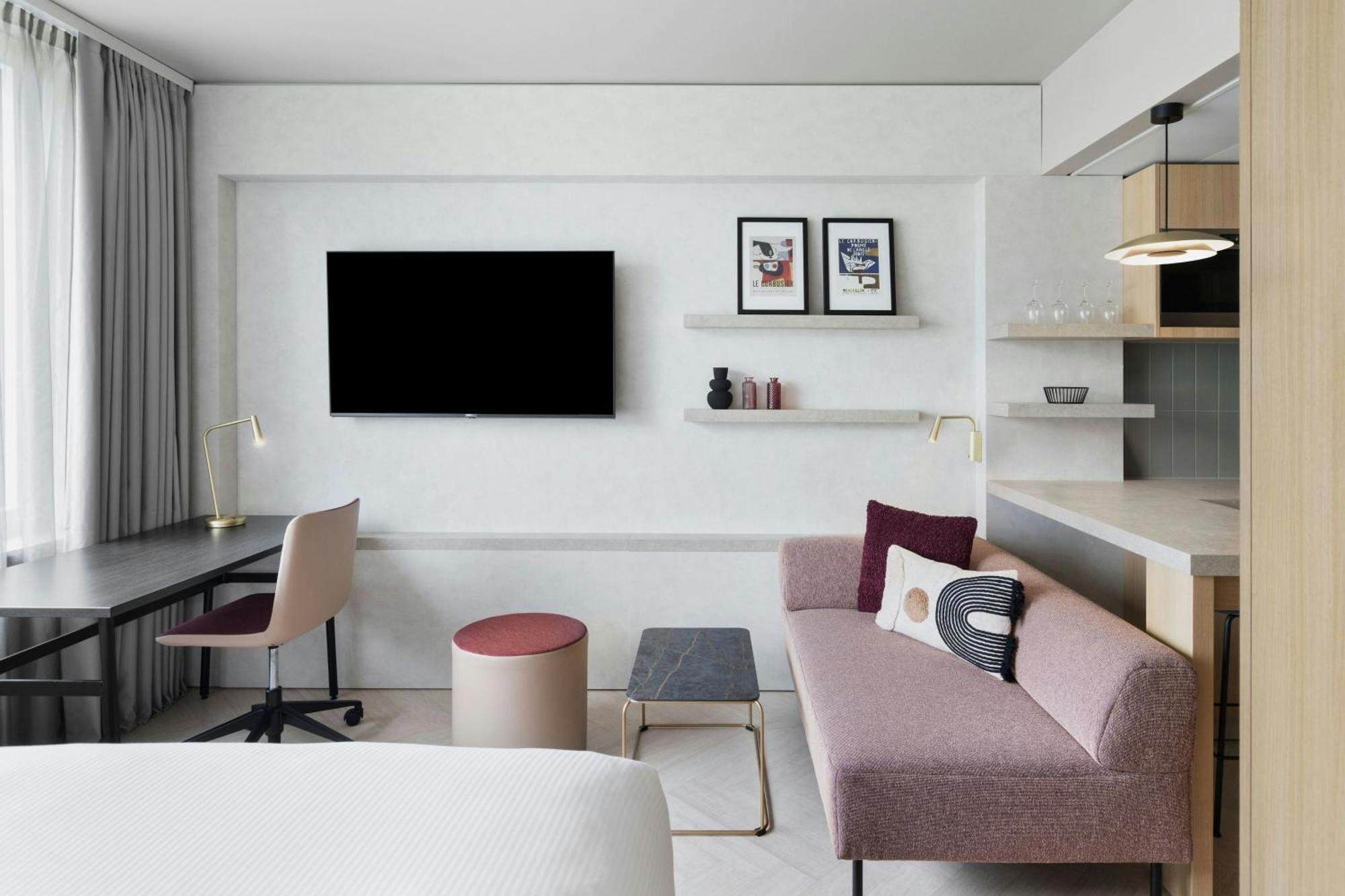 Comfort Queen Studio - High Floor