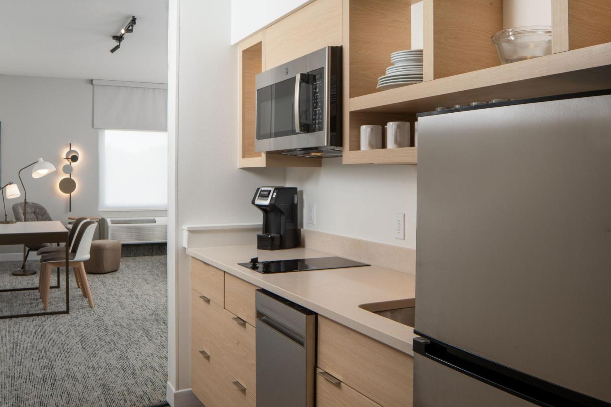 Studio with Two Queen Beds - Hearing Accessible
