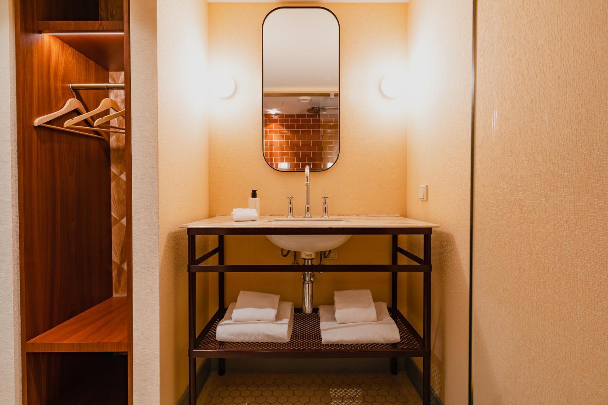 Deluxe Double or Twin Room,1635090943:JPEG