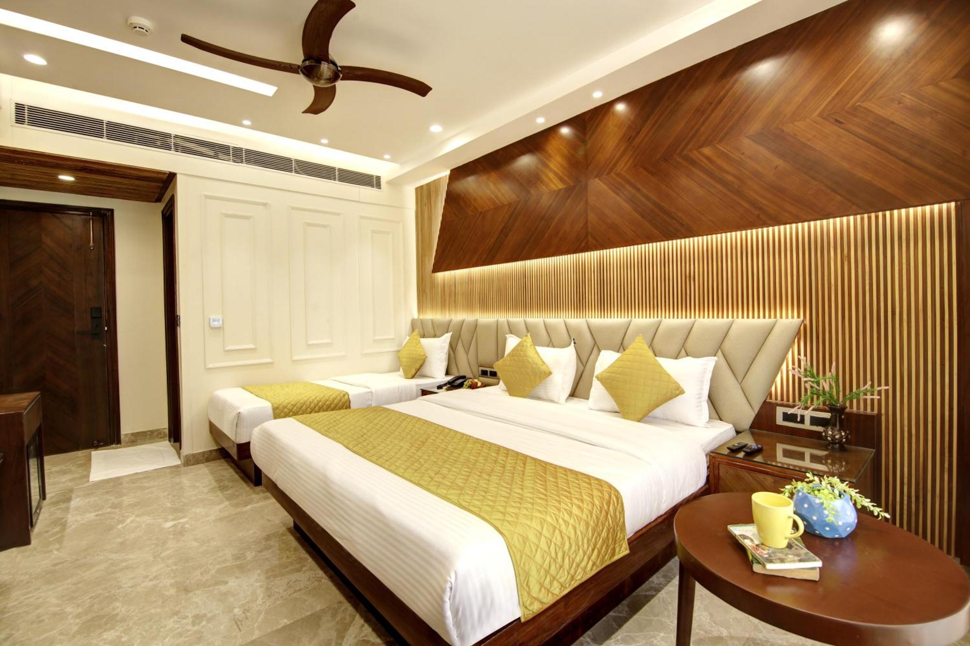 Luxury Family Studio + Balcony + City View + Free One Way Airport Transfer