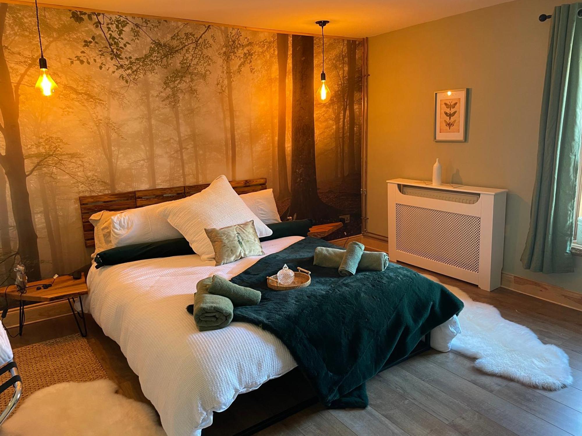Deluxe Double Room (2 Adults + 1 Child)