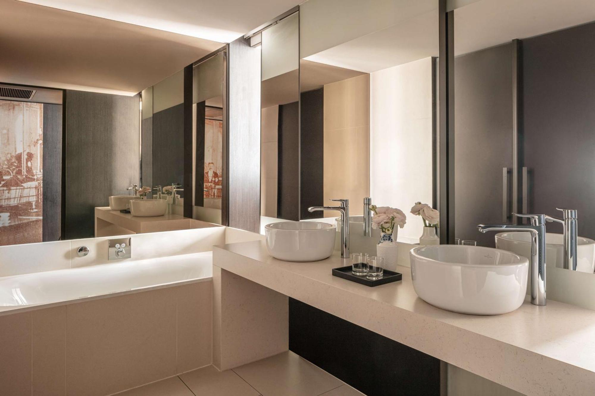 Executive Dam View Room
