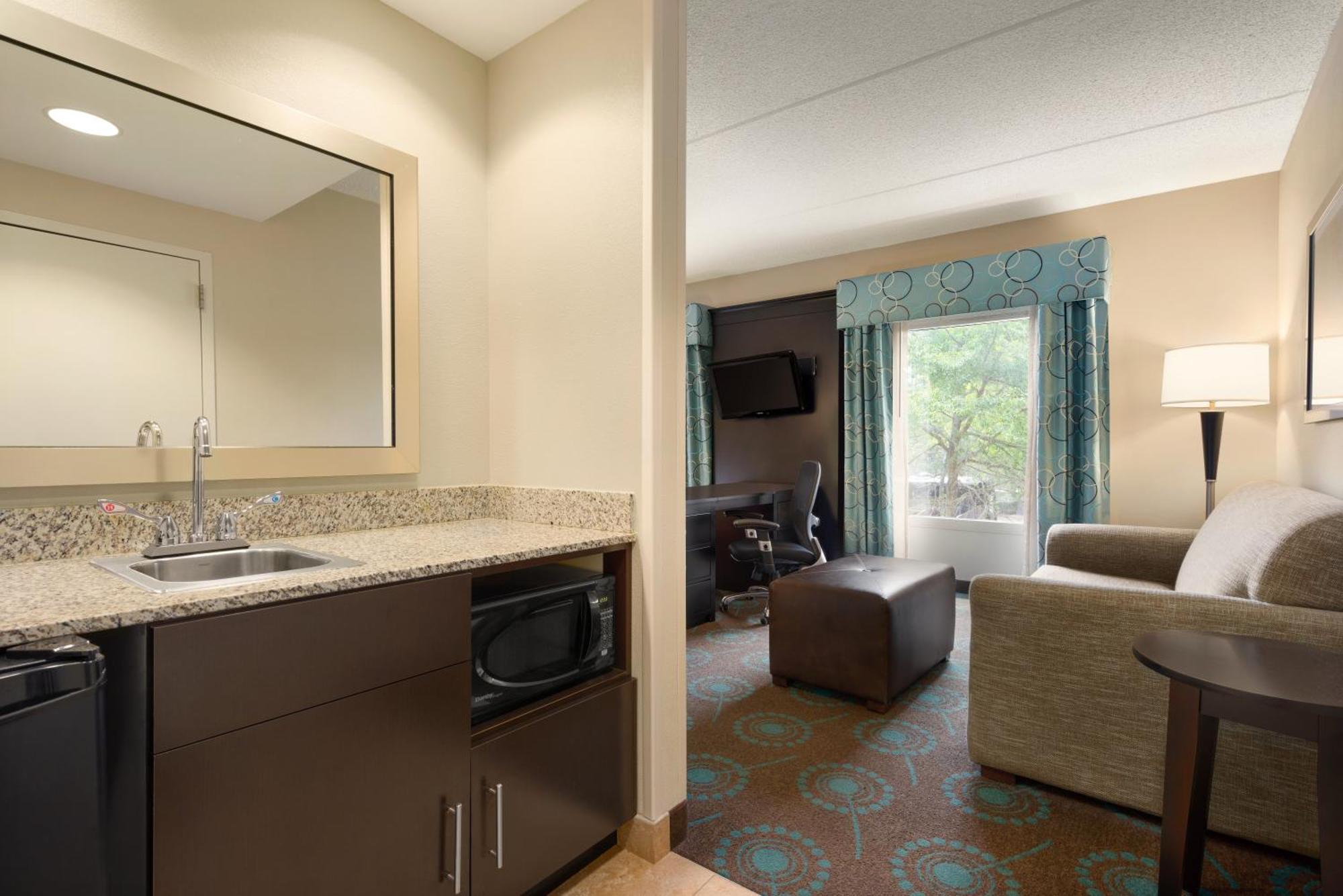 Large King Studio Suite - Non-Smoking